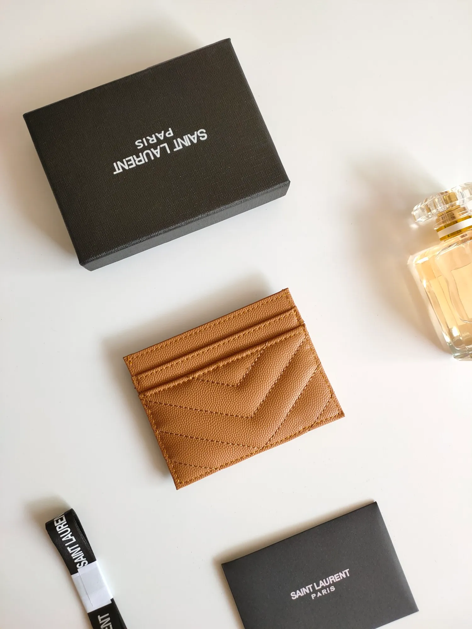 💰110 Yves Saint Laurent new products shipped👉Genuine pickup bag, cowhide ball pattern🎀Sheep pattern microfiber lining, jacquard stitching genuine leather credit card holder, metal interlocking YSL logo original single pair hardware, copy details😋Style number: 423291😎Size: 10.5×7.5×0.5cm