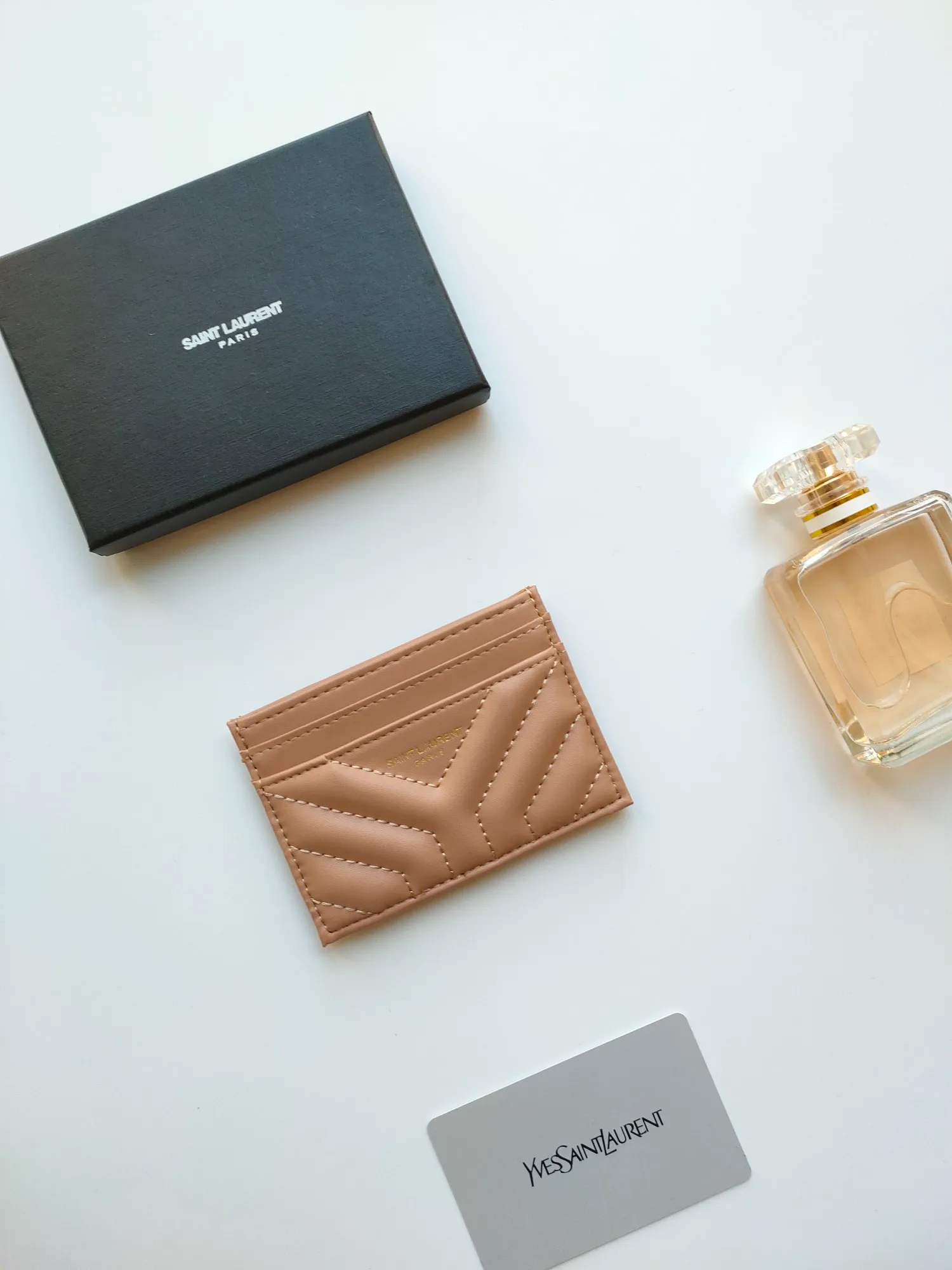 💰90 Yves Saint Laurent new product shipped 👉 Genuine pickup bag 🎀 Jacquard embossed stitching cowhide credit card holder, YSL logo hot stamping, copy details 😋 Style number: 705218 😎 Size: 10.5×7.5cm