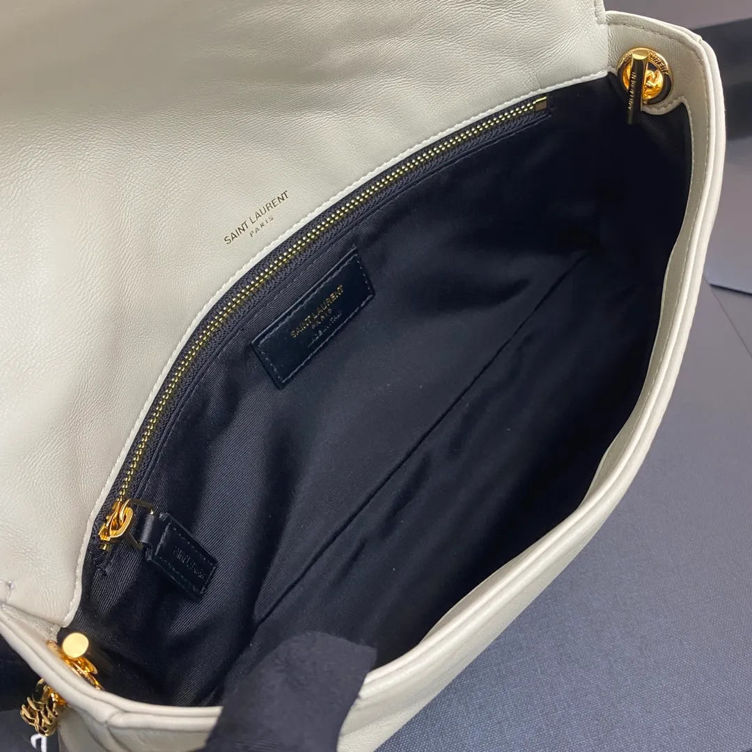 Milk white sheepskin/gold 🌈KATE 99 quilted sheepskin handbag. Speaking of the most popular bags in the past two years, the name of the armpit bag must be included! Carry it with a spaghetti strap. There is a kind of casual French elegance, which makes people think that this girl is very fashionable at first glance, but she is also effortlessly fashionable. There is also a long leather shoulder strap that can be worn interchangeably! One pack for multiple uses👍 Model: 632014 [original leather] Size: 26x13.5x4.5cm🌺🌺🌺6582090