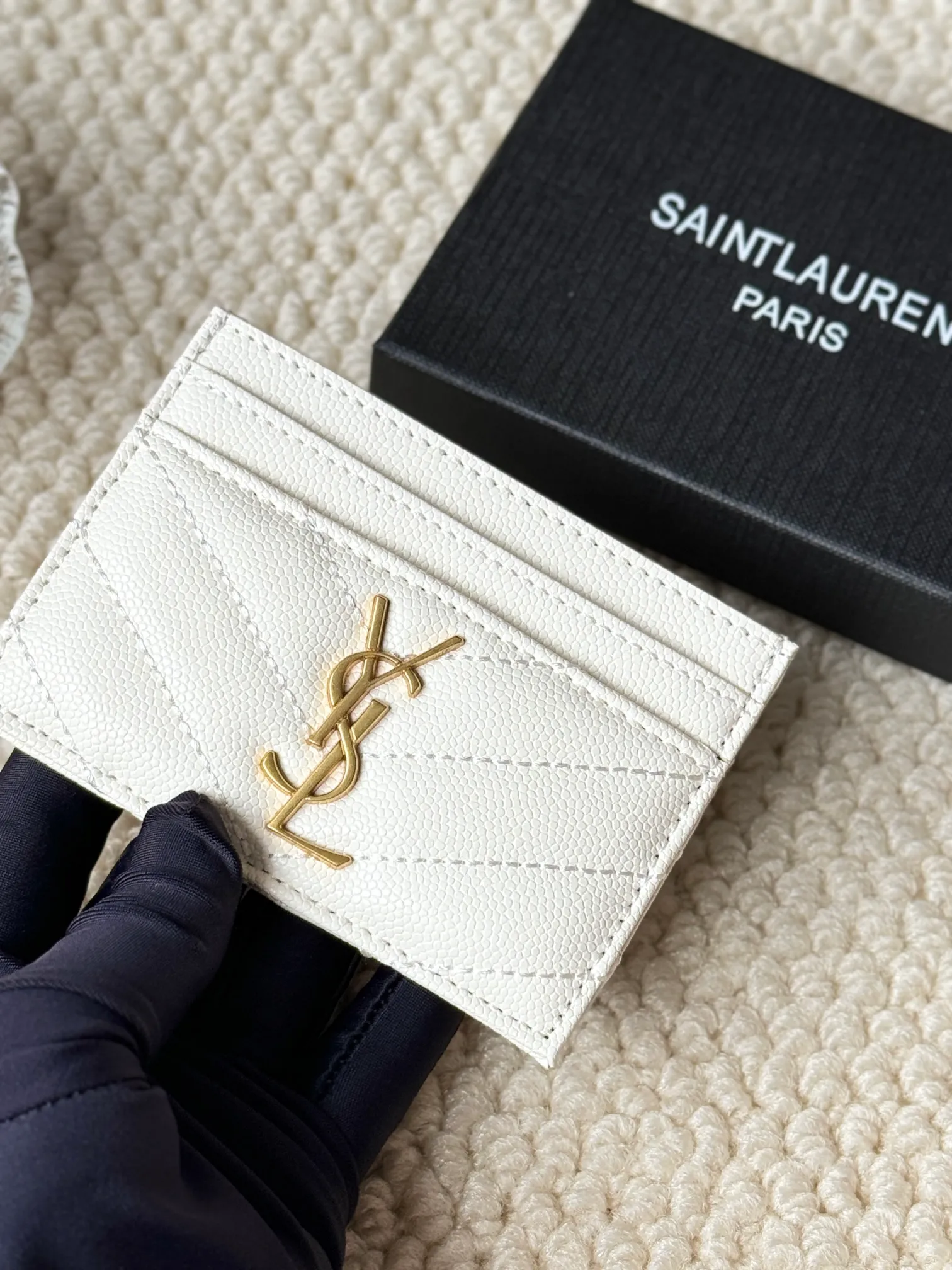 💰100 ysl Yves Saint Laurent's most classic genuine card bag, with sheepskin microfiber lining, jacquard embossed stitching sheepskin credit card holder, metal interlocking YSL logo original single-pair hardware, copied details Style number: 423291 Size: 10.5×7.5×0.5cm