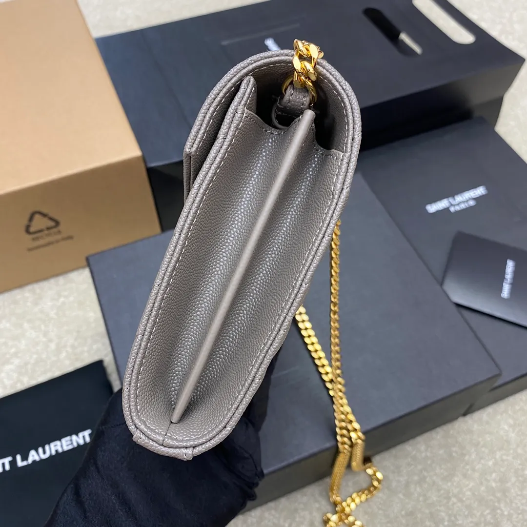 Ball pattern gray/gold buckle 🌈MONOGRAM caviar pattern original leather version envelope bag 👍A super practical small bag, the most classic style 👏100% original cowhide with fine handcrafting; customized metal Y family logo highlights personality; flip-top design ensures safety of use; small bag has large capacity, with 20 card slots, two banknote compartments, two central compartments, and an inner zipper bag to hold everything‼ ️20210630 Model: 360452 [original leather] Size: 22.5*14*4cm