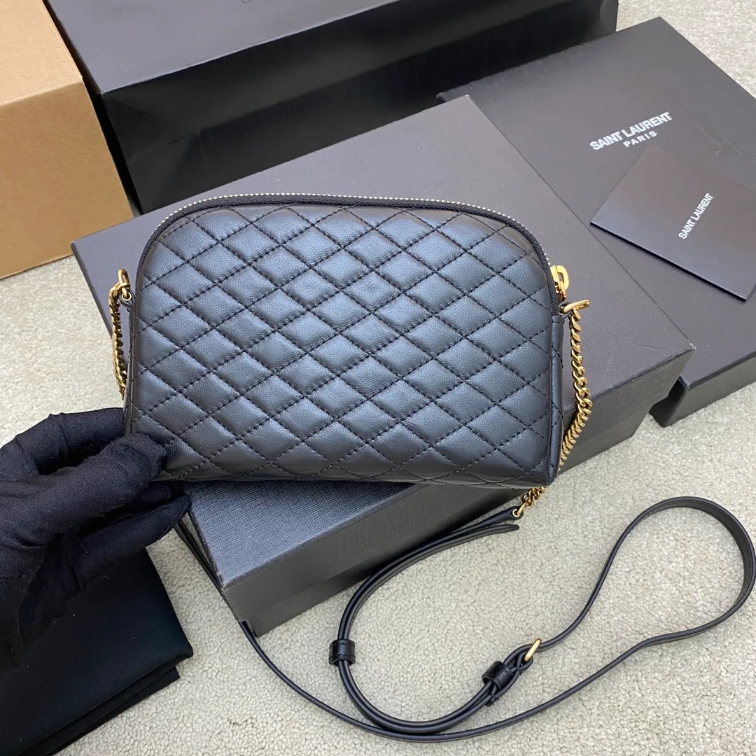 Black sheepskin/gold 🌈YSL's new GABY quilted sheepskin chain shell bag, equipped with classic YSL logo, soft original sheepskin material, adjustable chain length: 57cm, light bronze metal hardware, sheepskin lining👍 Model: 733667 [original leather] Size: 13x9x3.5cm🌺🌺🌺65672090