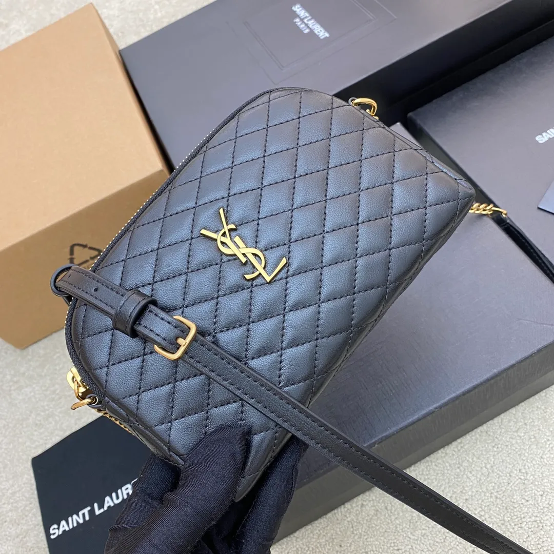 Black sheepskin/gold 🌈YSL's new GABY quilted sheepskin chain shell bag, equipped with classic YSL logo, soft original sheepskin material, adjustable chain length: 57cm, light bronze metal hardware, sheepskin lining👍 Model: 733667 [original leather] Size: 13x9x3.5cm🌺🌺🌺65672090