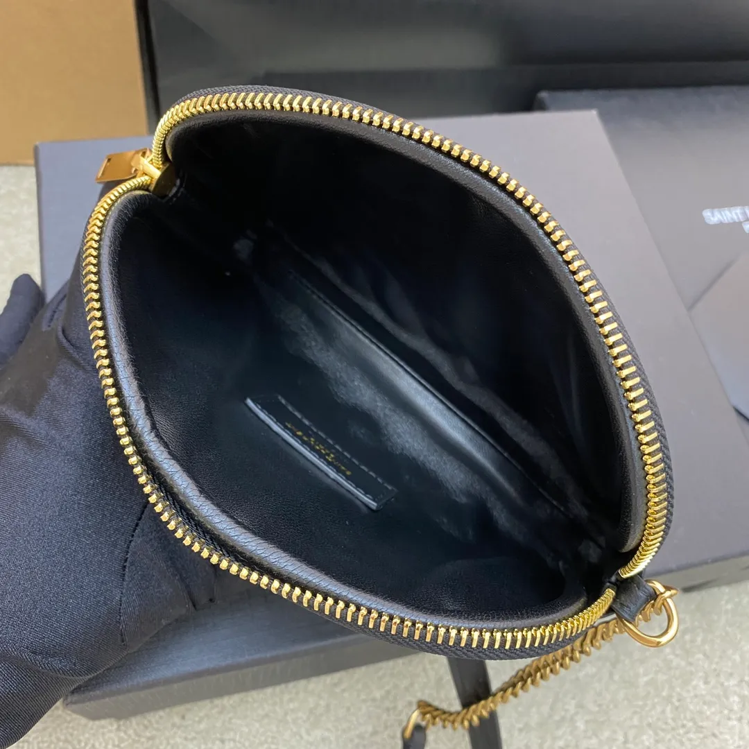 Black sheepskin/gold 🌈YSL's new GABY quilted sheepskin chain shell bag, equipped with classic YSL logo, soft original sheepskin material, adjustable chain length: 57cm, light bronze metal hardware, sheepskin lining👍 Model: 733667 [original leather] Size: 13x9x3.5cm🌺🌺🌺65672090