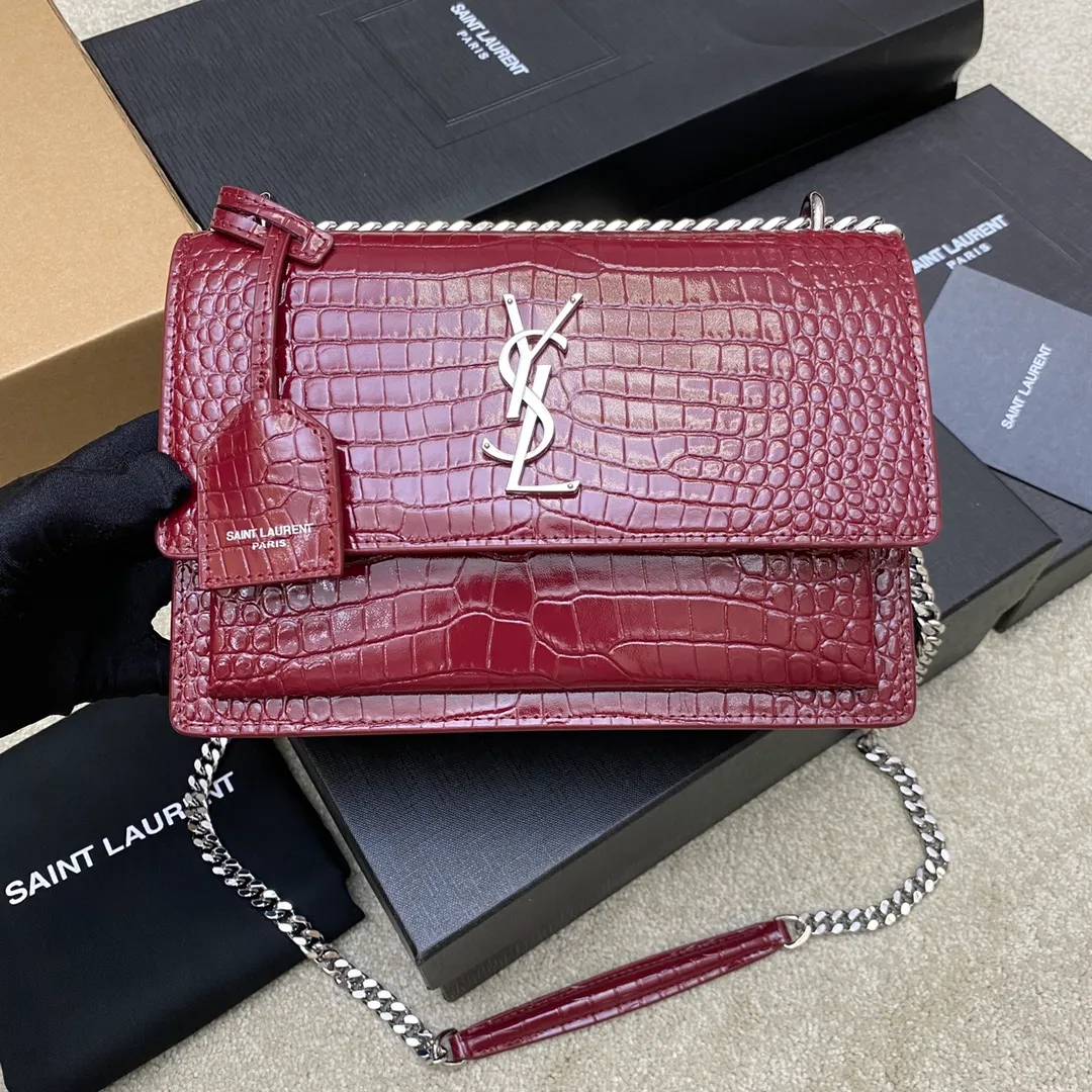 Burgundy crocodile pattern/white steel 🌈𝑺𝒖𝒏𝒔𝒆𝒕 𝟮𝟮𝒄𝒎#Classic luxurious crocodile pattern sunset bag original leather version! Friends who like crocodile pattern bags cannot miss this one! High-quality genuine leather, genuine mold-opening hardware, pursuing every detail, striving to be infinitely close to ZP👍20210750 Size: 22x8x16cm Model: 442906 [Original leather]