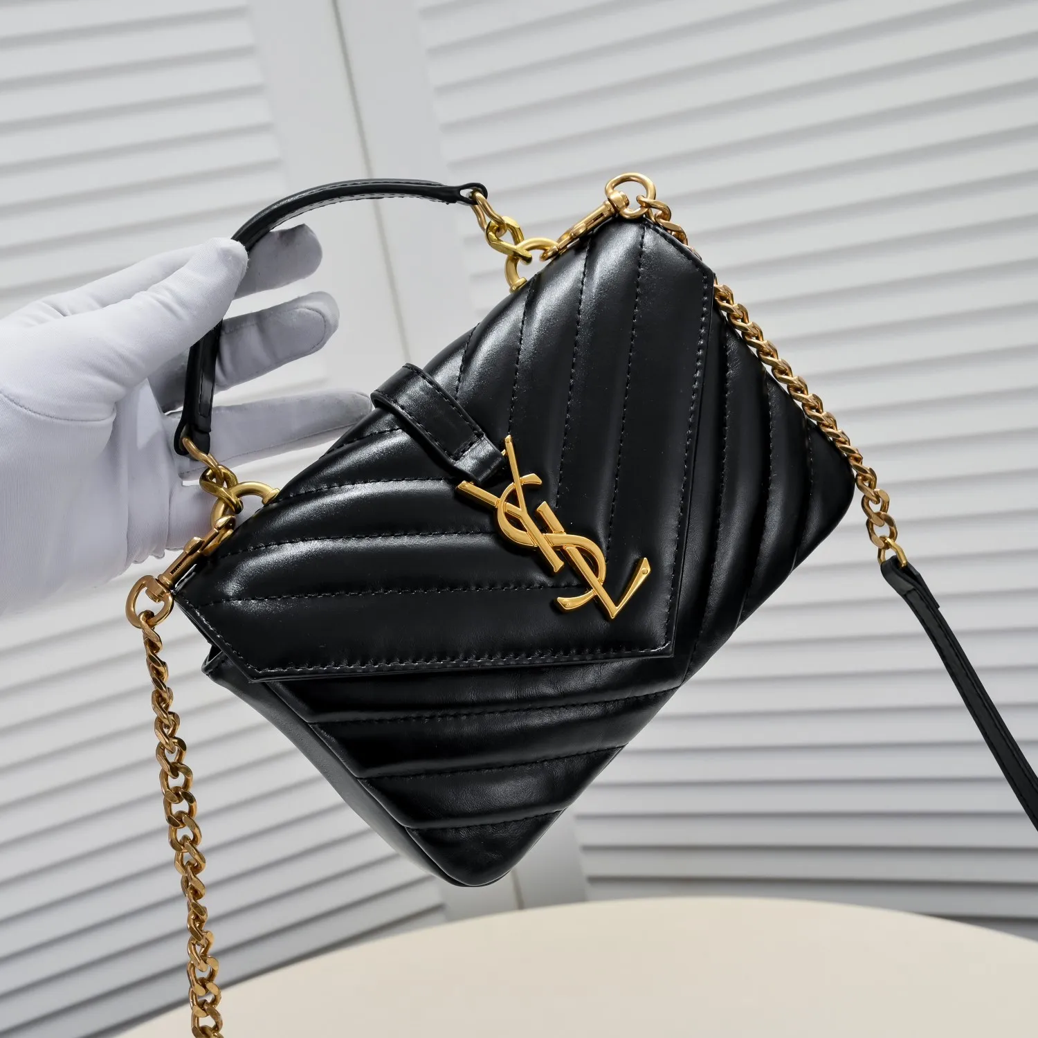 💰400￥YSL-2024 Mini Small Waste Bag Ten Thousand Years Messenger Bag, a hot and popular style, a street photography artifact, the first choice style of many celebrities and Hollywood goddesses, it looks good no matter how you wear it, and it doesn’t feel out of place. It looks casual and handsome when paired with casual wear, elegant and luxurious when paired with formal wear, a bag that can be carried on any occasion! ! This year’s it bag has to be you! Model: 8018 Size: 20-14-4.5cm