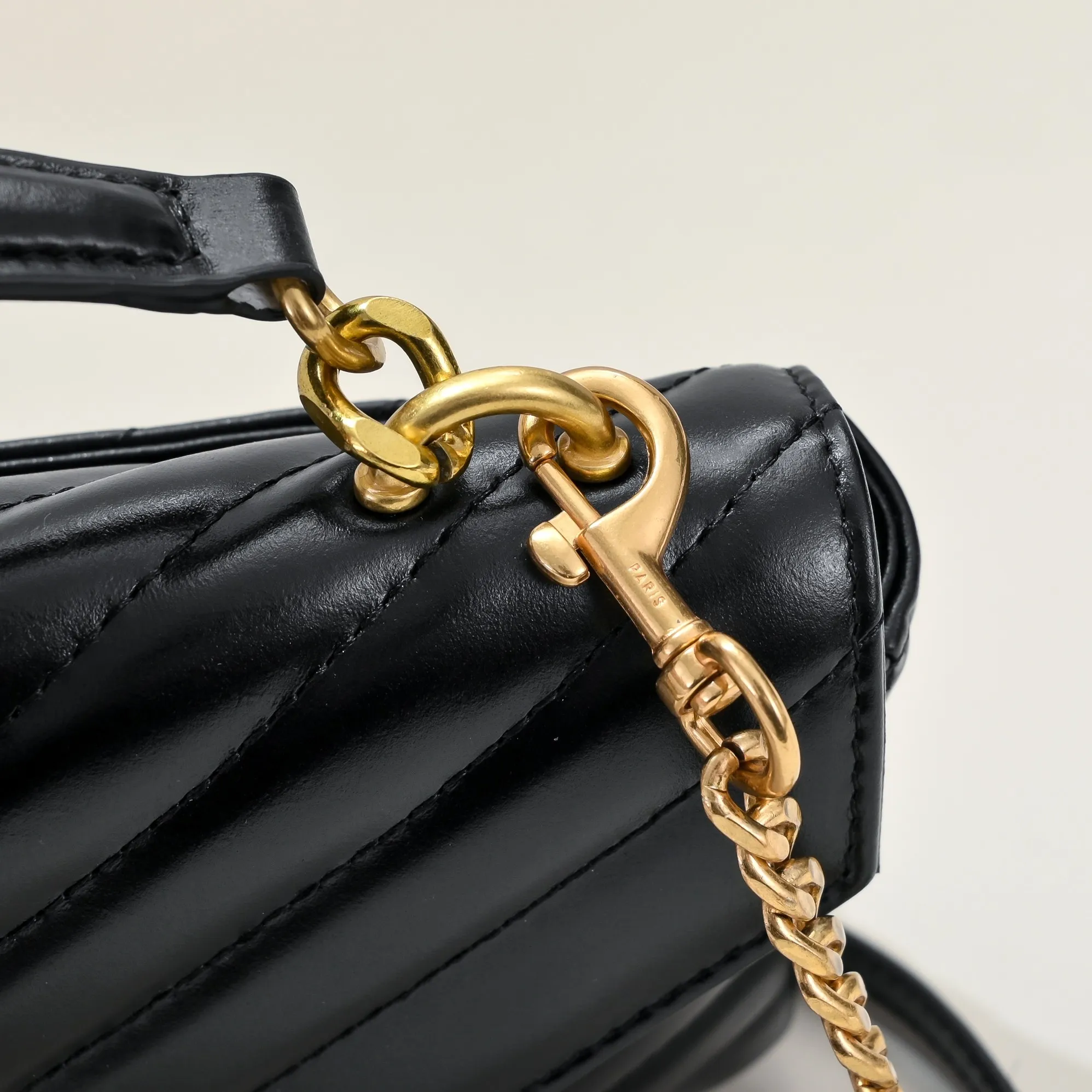 💰400￥YSL-2024 Mini Small Waste Bag Ten Thousand Years Messenger Bag, a hot and popular style, a street photography artifact, the first choice style of many celebrities and Hollywood goddesses, it looks good no matter how you wear it, and it doesn’t feel out of place. It looks casual and handsome when paired with casual wear, elegant and luxurious when paired with formal wear, a bag that can be carried on any occasion! ! This year’s it bag has to be you! Model: 8018 Size: 20-14-4.5cm
