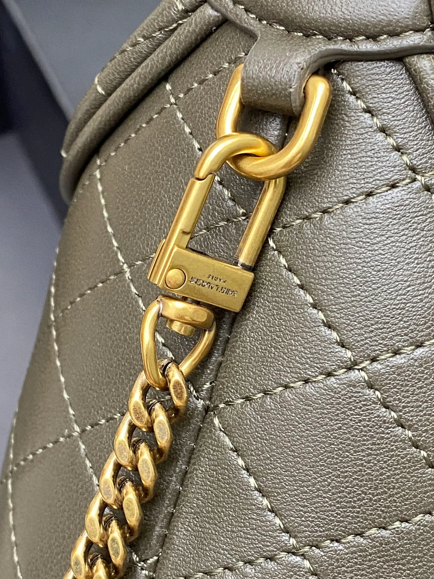 Green sheepskin/gold 🌈YSL Gaby series new bucket bag👑all sheepskin material👍super delicate and cute😘and very light top clamshell design, higher privacy and security, top handle and detachable chain shoulder strap, you can carry it in more ways, suitable for different occasions, it’s so beautiful👍20250780 Model: 763971 [original leather] Size: 19x17x15cm