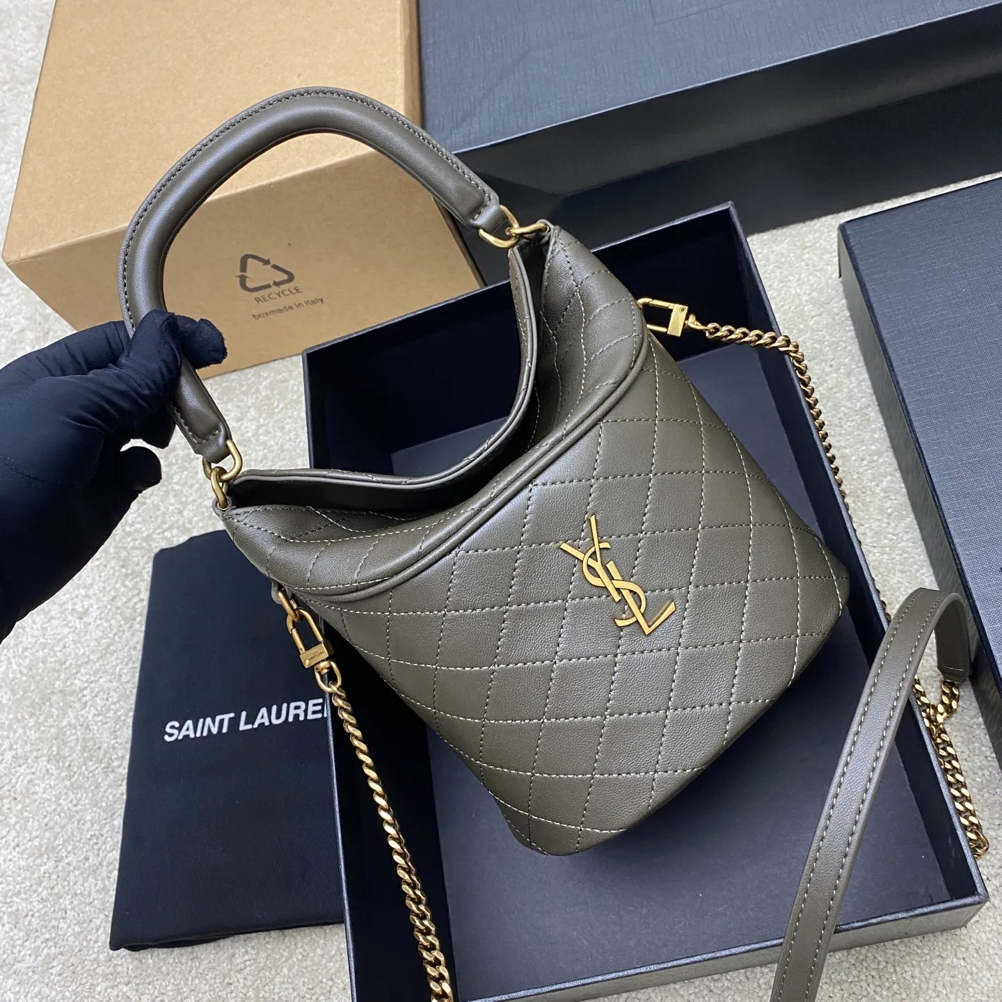 Green sheepskin/gold 🌈YSL Gaby series new bucket bag👑all sheepskin material👍super delicate and cute😘and very light top clamshell design, higher privacy and security, top handle and detachable chain shoulder strap, you can carry it in more ways, suitable for different occasions, it’s so beautiful👍20250780 Model: 763971 [original leather] Size: 19x17x15cm