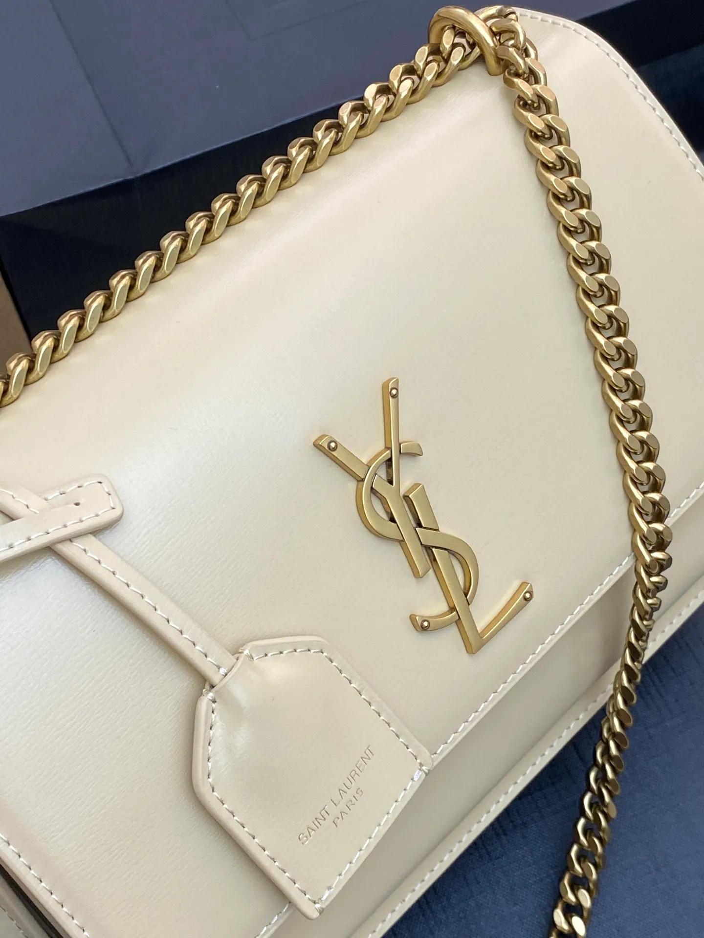 💰1500 Apricot toothpick pattern/gold 🌈𝑺𝒖𝒏𝒔𝒆𝒕 𝟮𝟮𝒄𝒎#Classic luxury toothpick pattern sunset bag original leather version! Friends who like toothpick pattern bags cannot miss this one! High-quality genuine leather, genuine mold-making hardware, pursuing every detail, striving to be infinitely close to genuine 👍20210750 Size: 22x8x16cm Model: 442906 [Original leather]