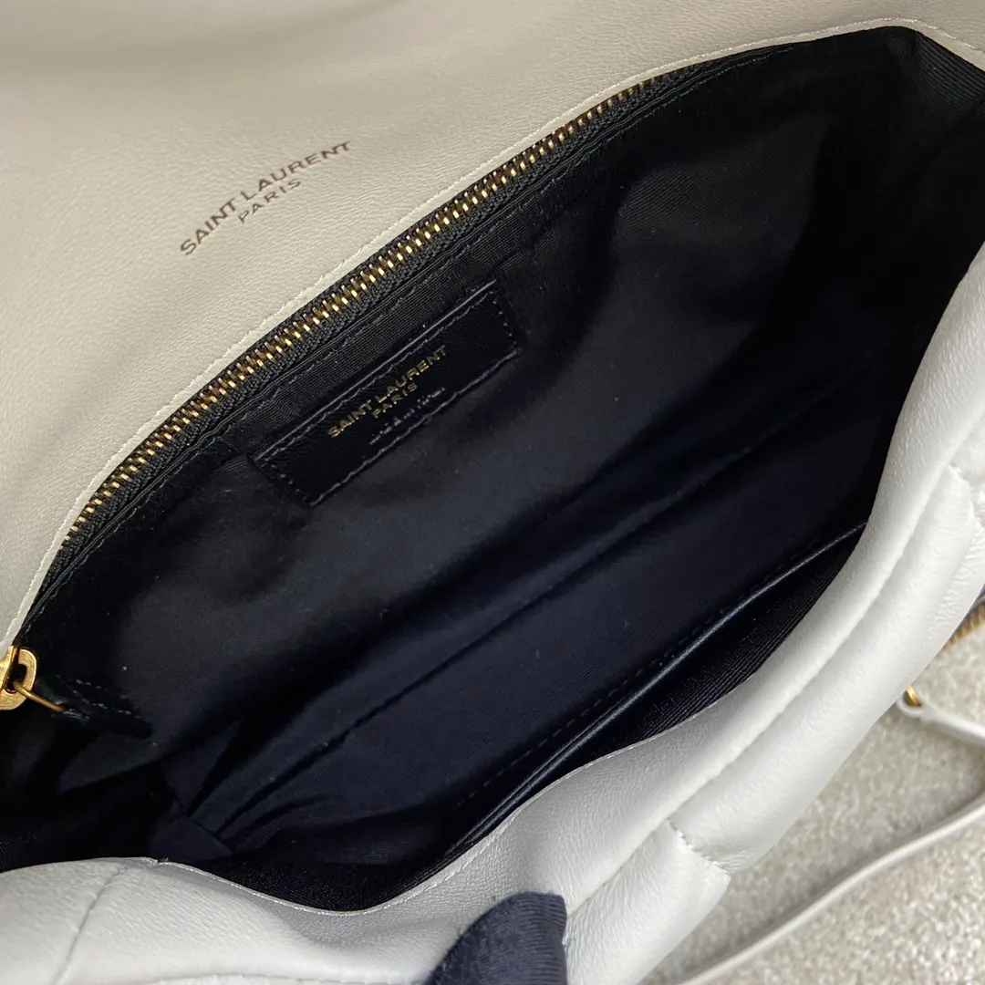 White sheepskin/antique gold hardware 🌈Super popular LOULOU PUFFER small quilted lambskin bag🐏 Made of original genuine leather, soft and delicate to the touch. The bag has an inner zipper pocket for mobile phones and valuables, and a card slot for cards. In addition, there are no extra inner pockets, small and exquisite 👍20210700 Size: 23*15.5*5.8cm Model: 620333 [original leather]