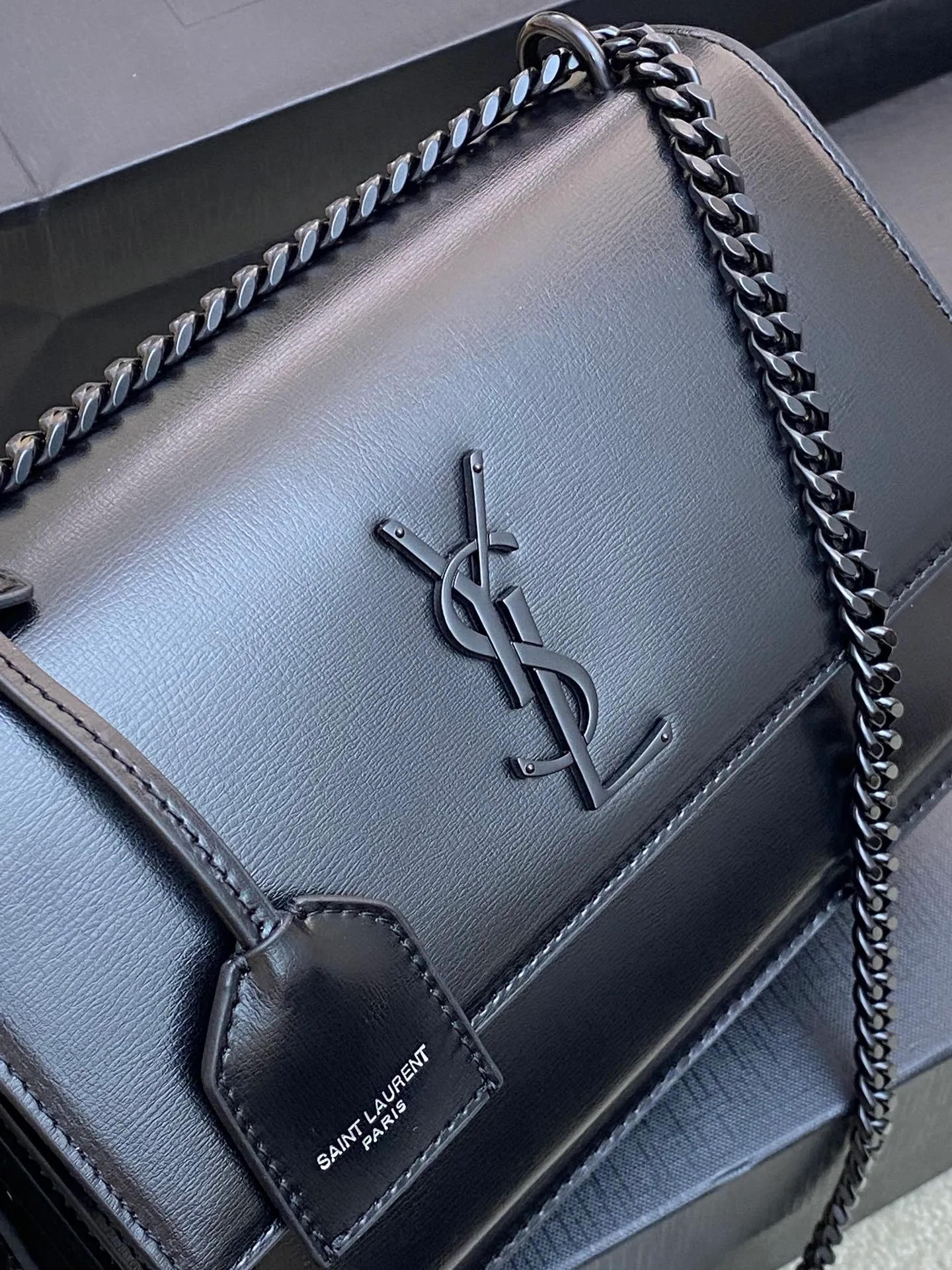 💰1500 black toothpick pattern/black chain 🌈𝑺𝒖𝒏𝒔𝒆𝒕 𝟮𝟮𝒄𝒎#Classic luxury toothpick pattern sunset bag original leather version! Friends who like toothpick pattern bags cannot miss this one! High-quality genuine leather, genuine mold-making hardware, pursuing every detail, striving to be infinitely close to genuine 👍20210750 Size: 22x8x16cm Model: 442906 [Original leather]