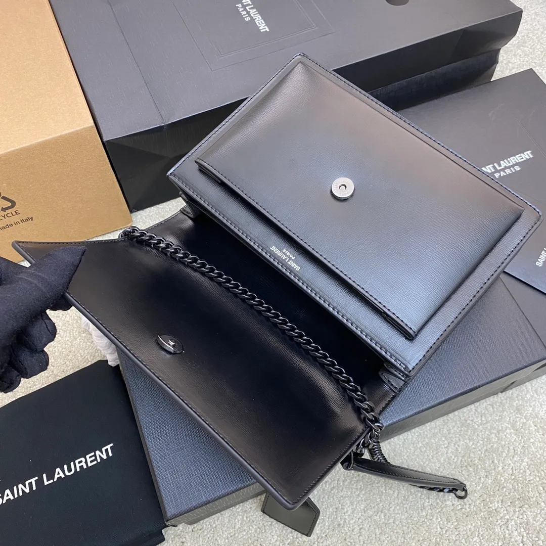 💰1500 black toothpick pattern/black chain 🌈𝑺𝒖𝒏𝒔𝒆𝒕 𝟮𝟮𝒄𝒎#Classic luxury toothpick pattern sunset bag original leather version! Friends who like toothpick pattern bags cannot miss this one! High-quality genuine leather, genuine mold-making hardware, pursuing every detail, striving to be infinitely close to genuine 👍20210750 Size: 22x8x16cm Model: 442906 [Original leather]