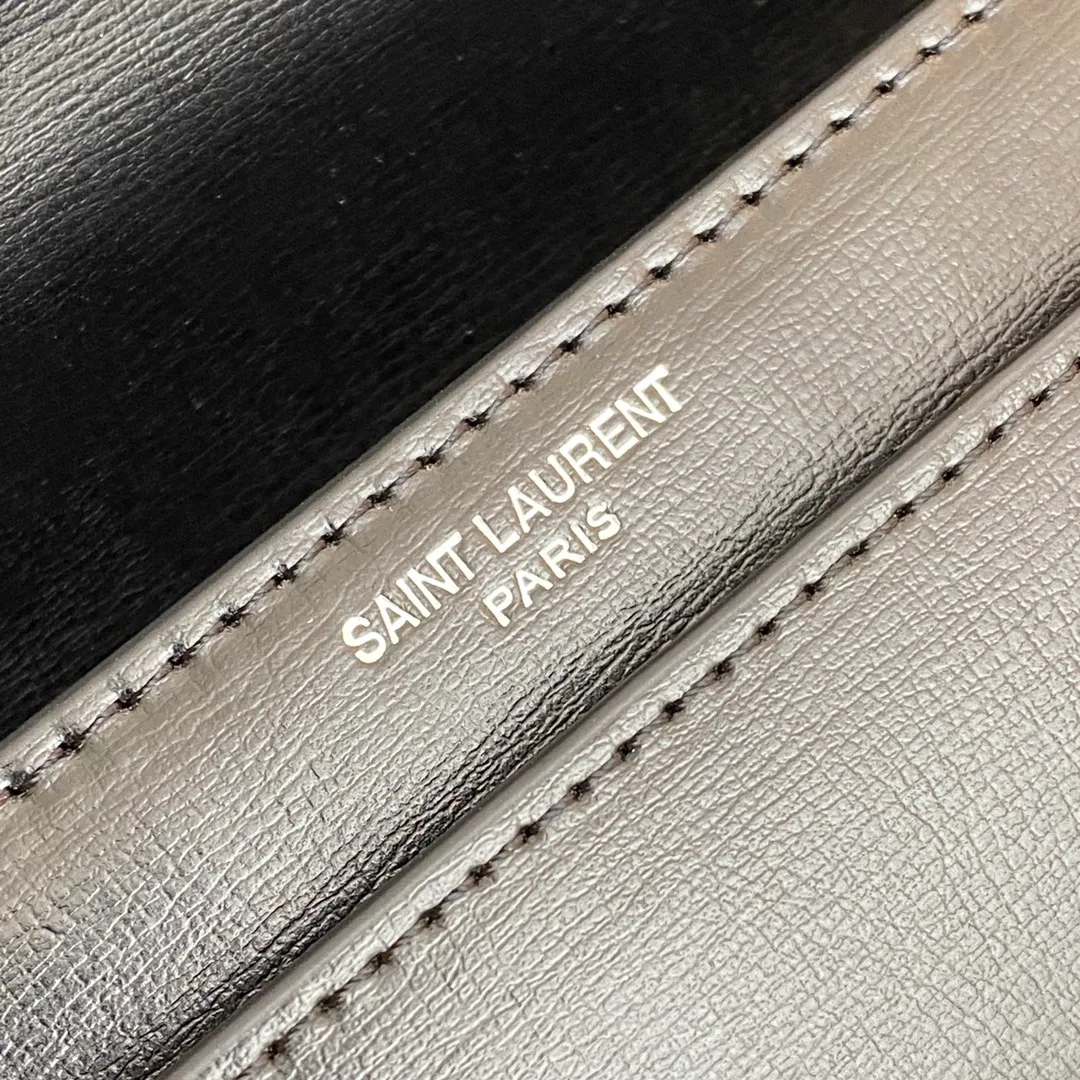 💰1500 black toothpick pattern/black chain 🌈𝑺𝒖𝒏𝒔𝒆𝒕 𝟮𝟮𝒄𝒎#Classic luxury toothpick pattern sunset bag original leather version! Friends who like toothpick pattern bags cannot miss this one! High-quality genuine leather, genuine mold-making hardware, pursuing every detail, striving to be infinitely close to genuine 👍20210750 Size: 22x8x16cm Model: 442906 [Original leather]