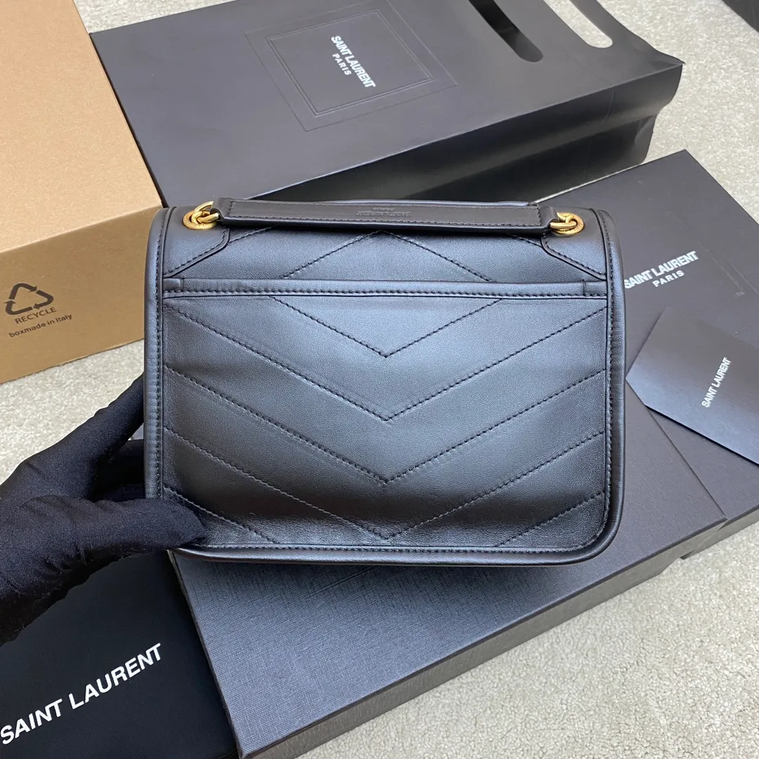 Black sheepskin/gold 🌈New YSL Niki medium size original black plain sheepskin🐏 Very soft to the touch, practical and fashionable! Nlkl's popularity has spread across all major fashion platforms. It can be carried diagonally on one shoulder and is a versatile item! 20230780 Model: 498892 [original leather] Size: 22x16.5x7.5cm
