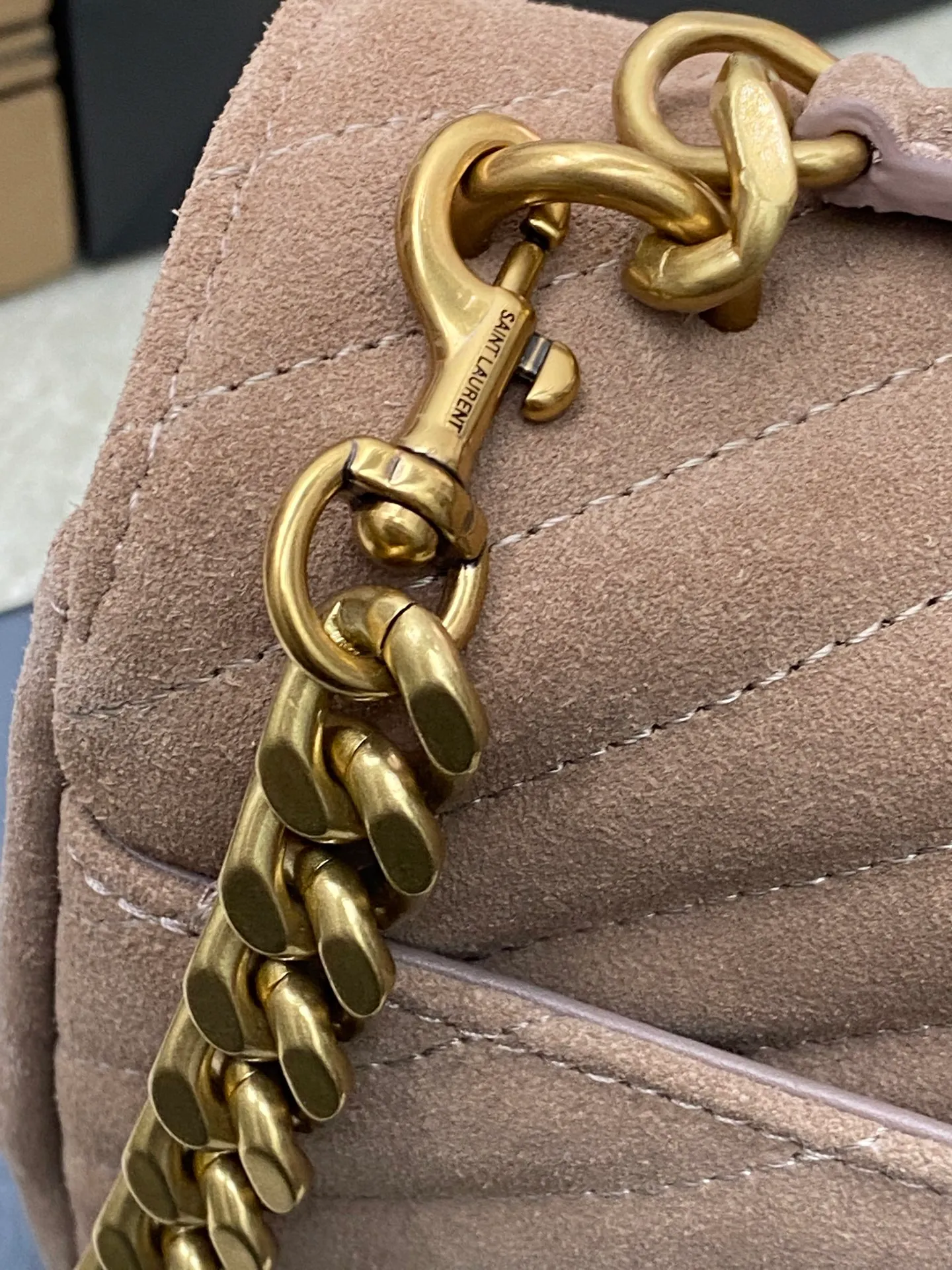 Bean Paste Nubuck Leather/Antique Gold 🌈YLS Classic Brown Nubuck Leather Messenger Bag Gold Hardware This medium handbag is practical and beautiful! Made of original deerskin leather imported from Europe, it feels super good 👍With metal chain, genuine leather detachable shoulder strap✨202500750 Model: 392737 [original leather] Size: 24x17x6.5cm