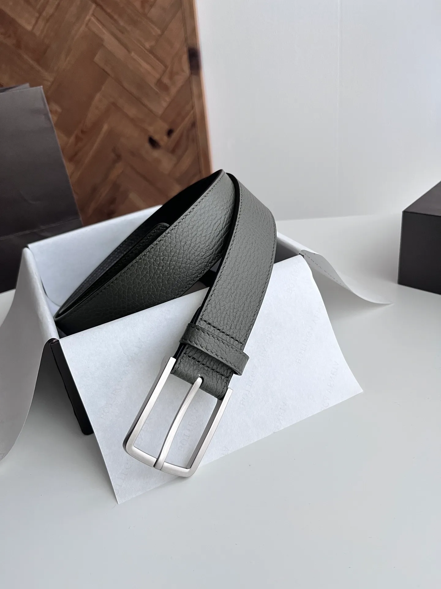 💰502💰Full set of packaging💰 💍Purchase level Bv⚡️🌹2025 latest men's flat belt, double-sided Italian pebbled calfskin with vacuum gun-colored pin buckle, logo on the side⚡️🌹Width 35MM
