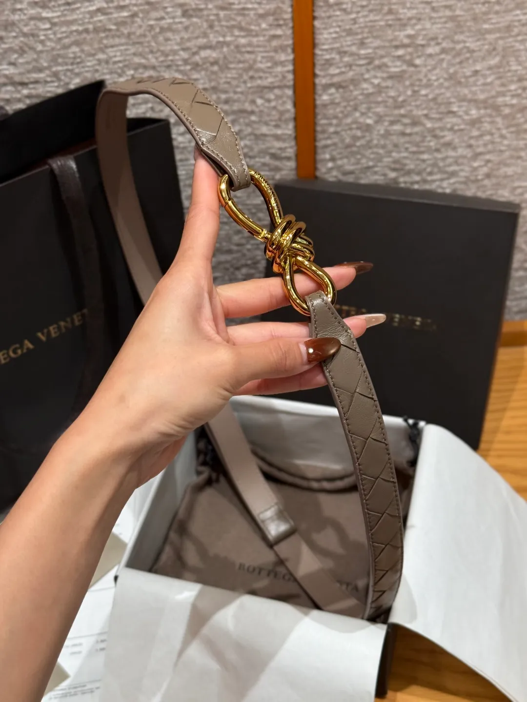 💰560💰Full package💰 💍Purchase level Bv⚡️🌹Andimo belt lntreciato braided leather belt metal knot buckle, hook closure, made of cowhide, lined cowhide, Muse brass finish. Width: 2.0cm