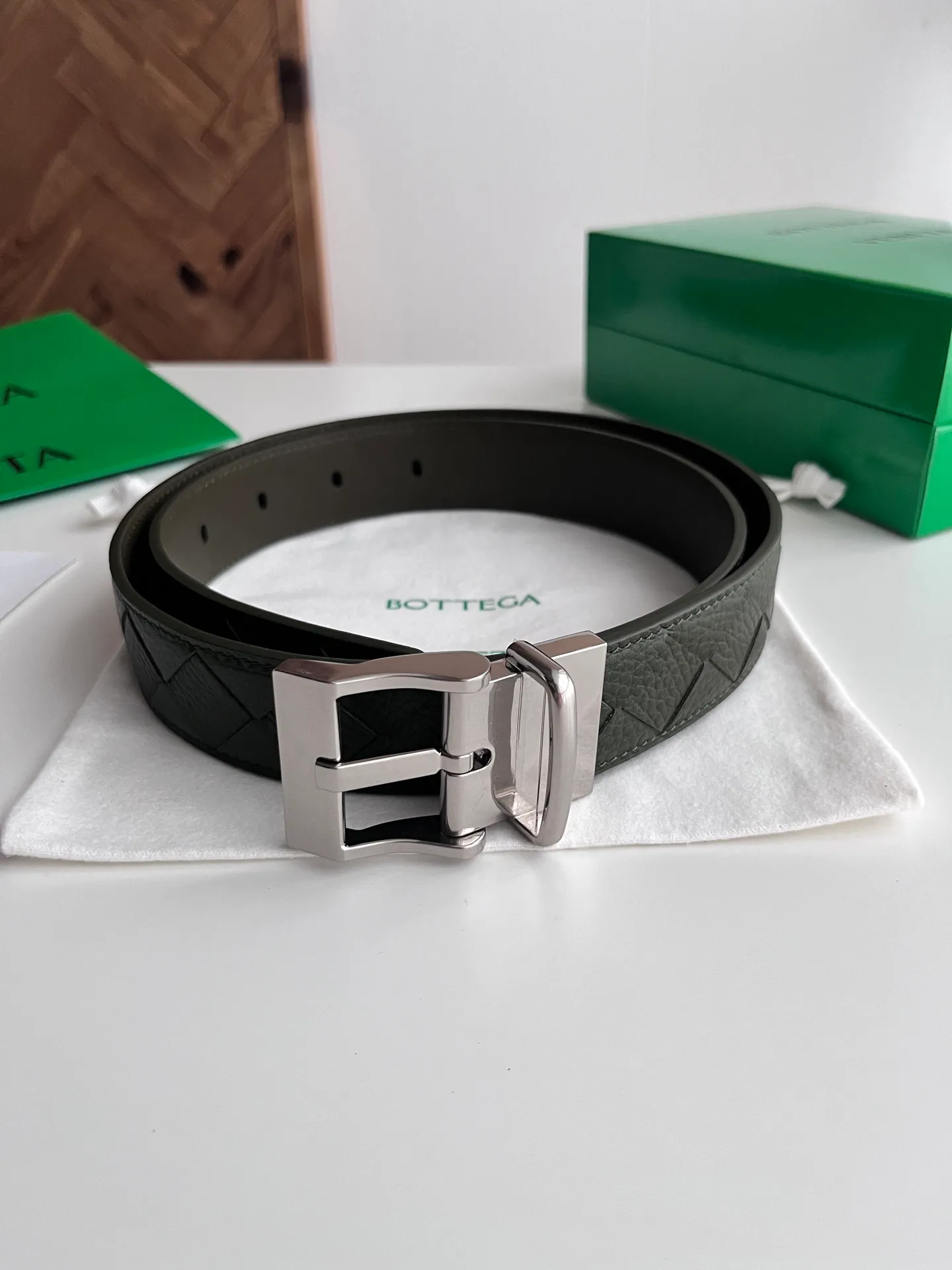 💰560💰Full package💰 💍Purchase level Bv⚡️🌹2025 latest double-sided men's woven belt, pure handmade intreccio large plaid weaving, Italian pebbled calfskin with rotatable buckle design, micro-retro silver pin buckle, width 35MM