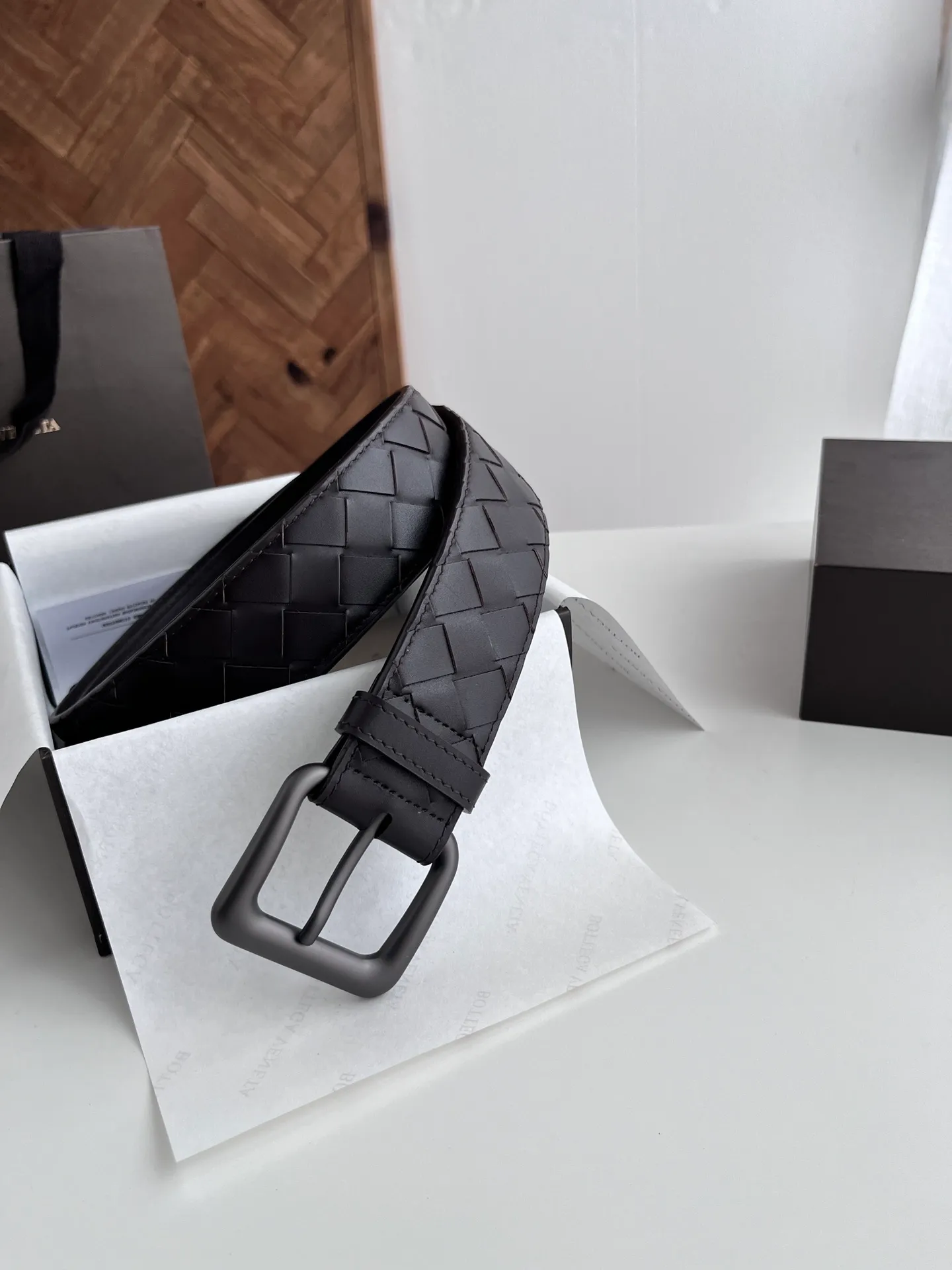 💰560💰Full package💰 💍Purchasing-grade BV 2024 wide version men’s belt⚡️Handmade large plaid intreccio woven Italian calfskin⚡️With vacuum gun-colored pin buckle⚡️Belt width 4.0cm