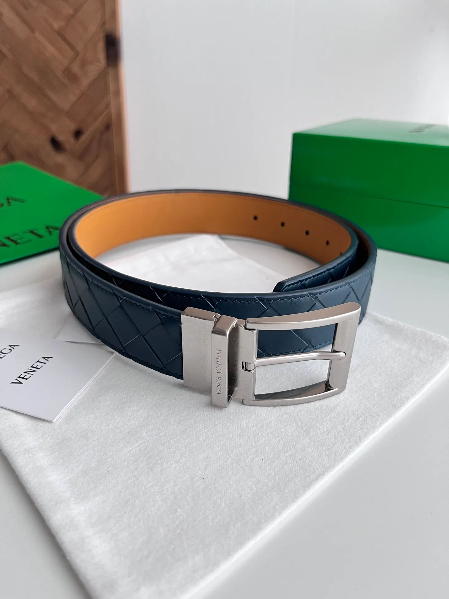 💰560💰Full package💰 💍Purchase level Bv⚡️🌹2025 latest men's woven belt double-sided ⚡️🌹Handmade intreccio large plaid weaving Double-sided Italian calfskin with vacuum gun color rotatable pin buckle Logo on the front Belt ⚡️🌹Width 3.5cm