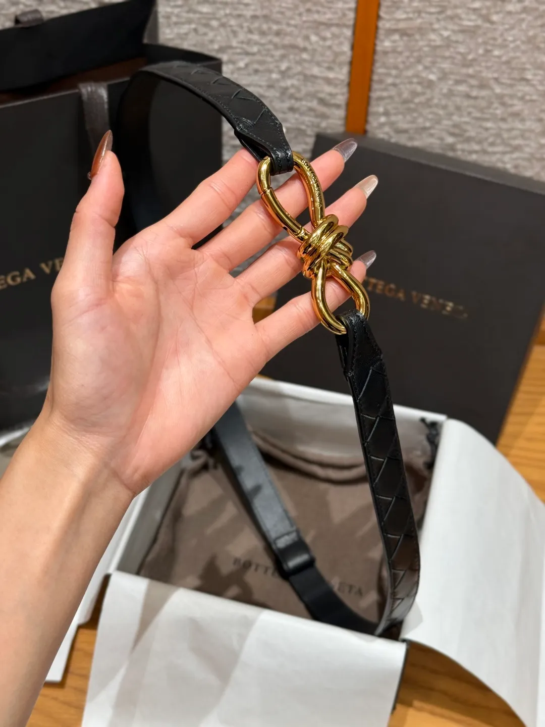 💰560💰Full package💰 💍Purchase level Bv⚡️🌹Andimo belt lntreciato braided leather belt metal knot buckle, hook closure, made of cowhide, lined cowhide, Muse brass finish. Width: 2.0cm