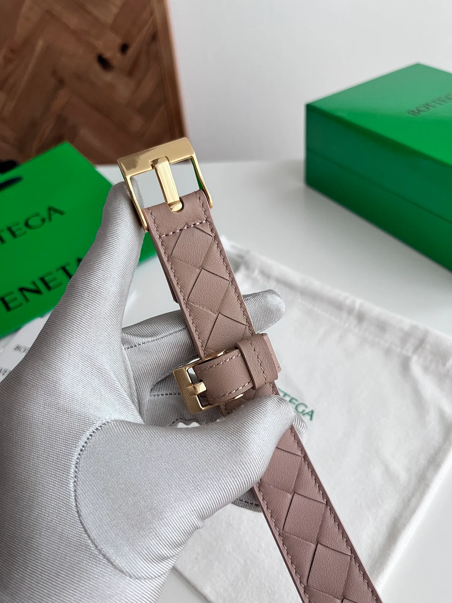 💰520💰Full package💰 💍Purchasing-grade BV 2025 new women's woven belt, pure handmade intreccio small plaid weaving, double-sided Italian calfskin with micro-retro gold buckle design pin buckle, removable leather case also has a buckle design👍 Width 2.5cm Color: Lotus root