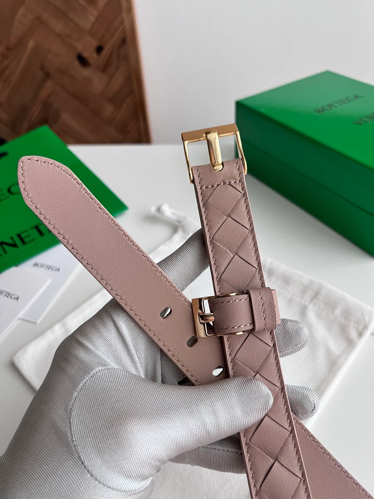 💰520💰Full package💰 💍Purchasing-grade BV 2025 new women's woven belt, pure handmade intreccio small plaid weaving, double-sided Italian calfskin with micro-retro gold buckle design pin buckle, removable leather case also has a buckle design👍 Width 2.5cm Color: Lotus root