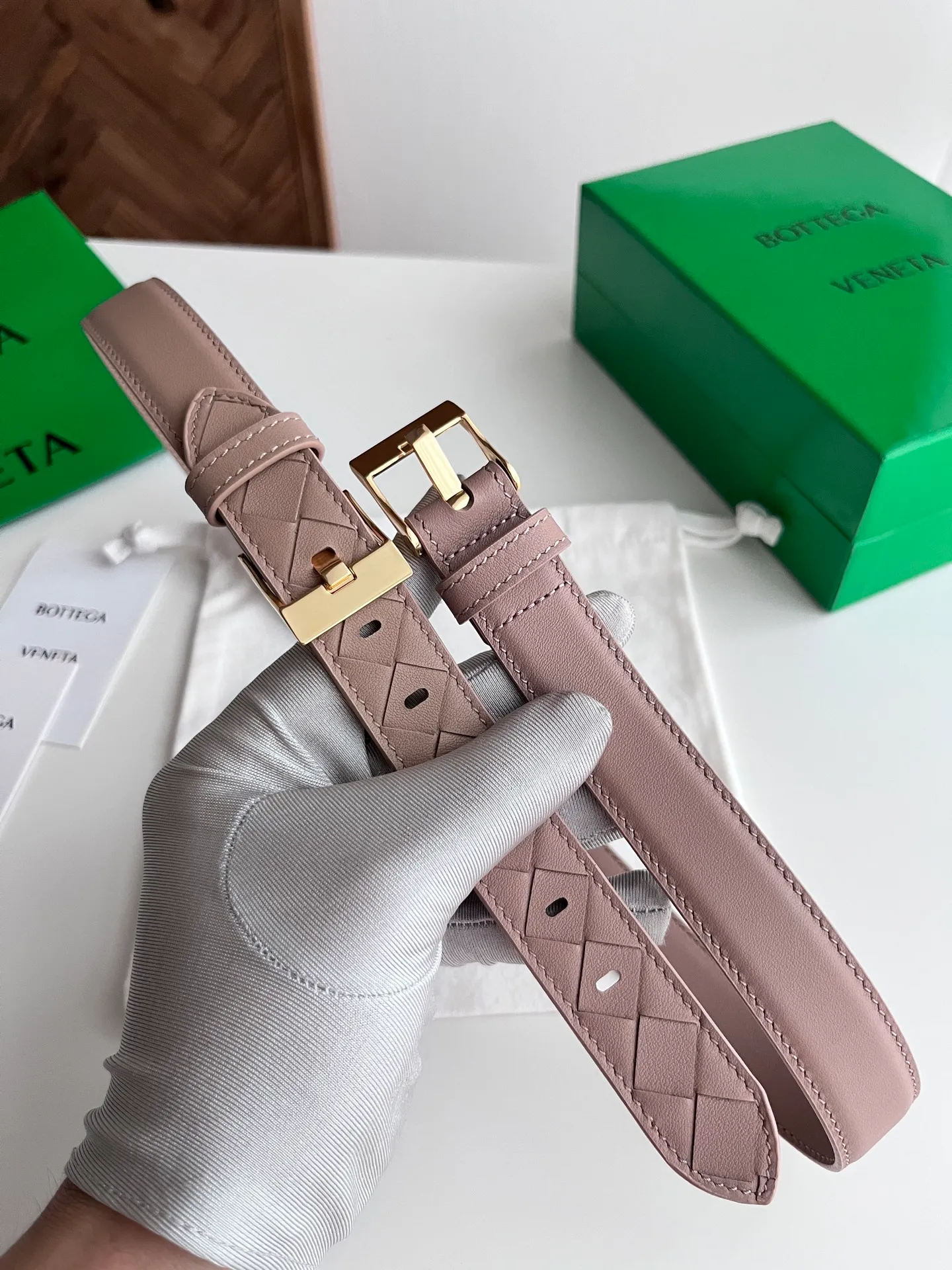 💰520💰Full set of packaging💰 💍Purchase grade BV⚡️🌹2025 new women's woven➕plain splicing combination belt Italian calfskin with slightly retro gold buckle design buckle head⚡️🌹Width 2.5cm