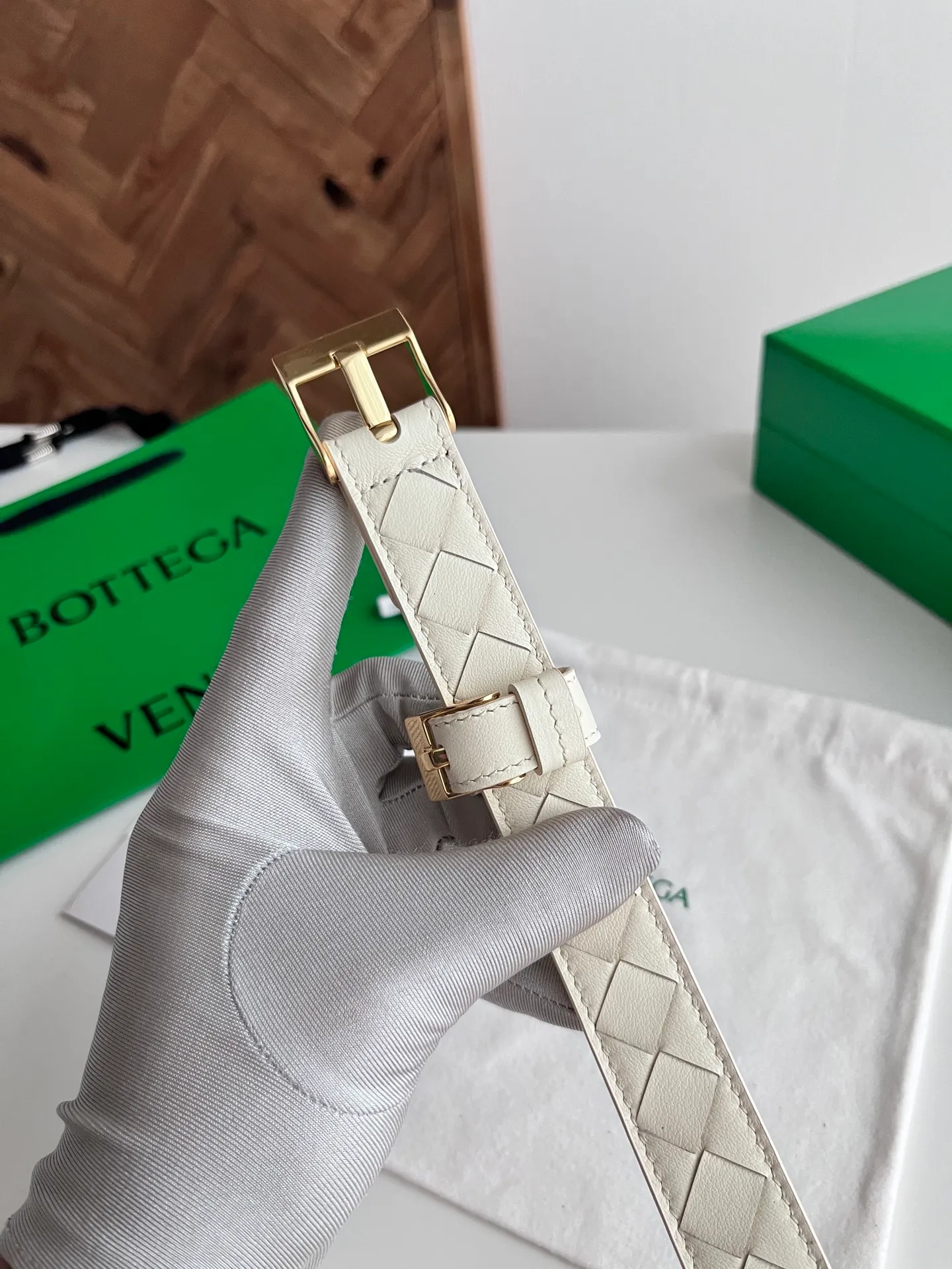 💰520💰Full package💰 💍Purchasing-grade BV 2025 new women's woven belt, pure handmade intreccio small plaid weaving, double-sided Italian calfskin with micro-retro gold buckle design pin buckle, removable leather case also has a buckle design👍 Width 2.5cm Color: plaster white