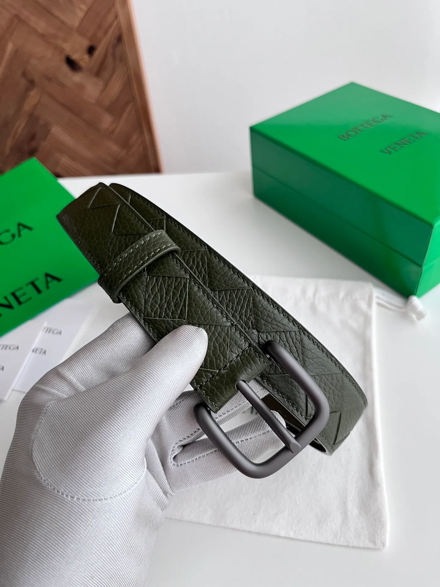💰560💰Full package💰 💍Purchase level BV 2025 latest men's woven belt Handmade intreccio large plaid weaving Italian pebbled calfskin with gun-colored pin buckle Flat pin➕flat hole design Movable leather loop Width 35MM Color: Wild Green