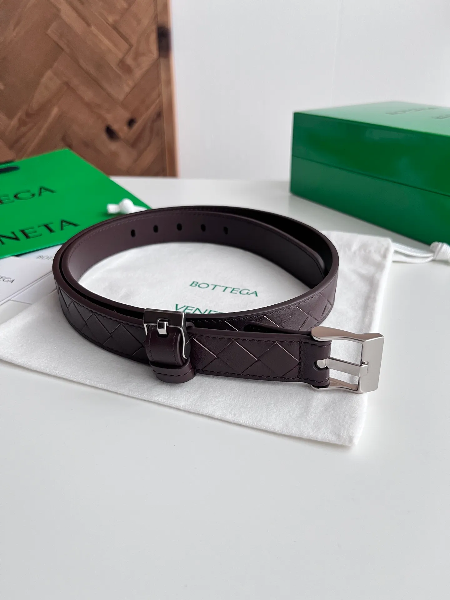 💰520💰Full package💰 💍Purchasing-grade BV 2025 new women's woven belt, pure handmade intreccio small plaid weaving, double-sided Italian calfskin with micro-retro silver buckle design pin buckle, removable leather case also has a buckle design👍 Width 2.5cm Color: Brown
