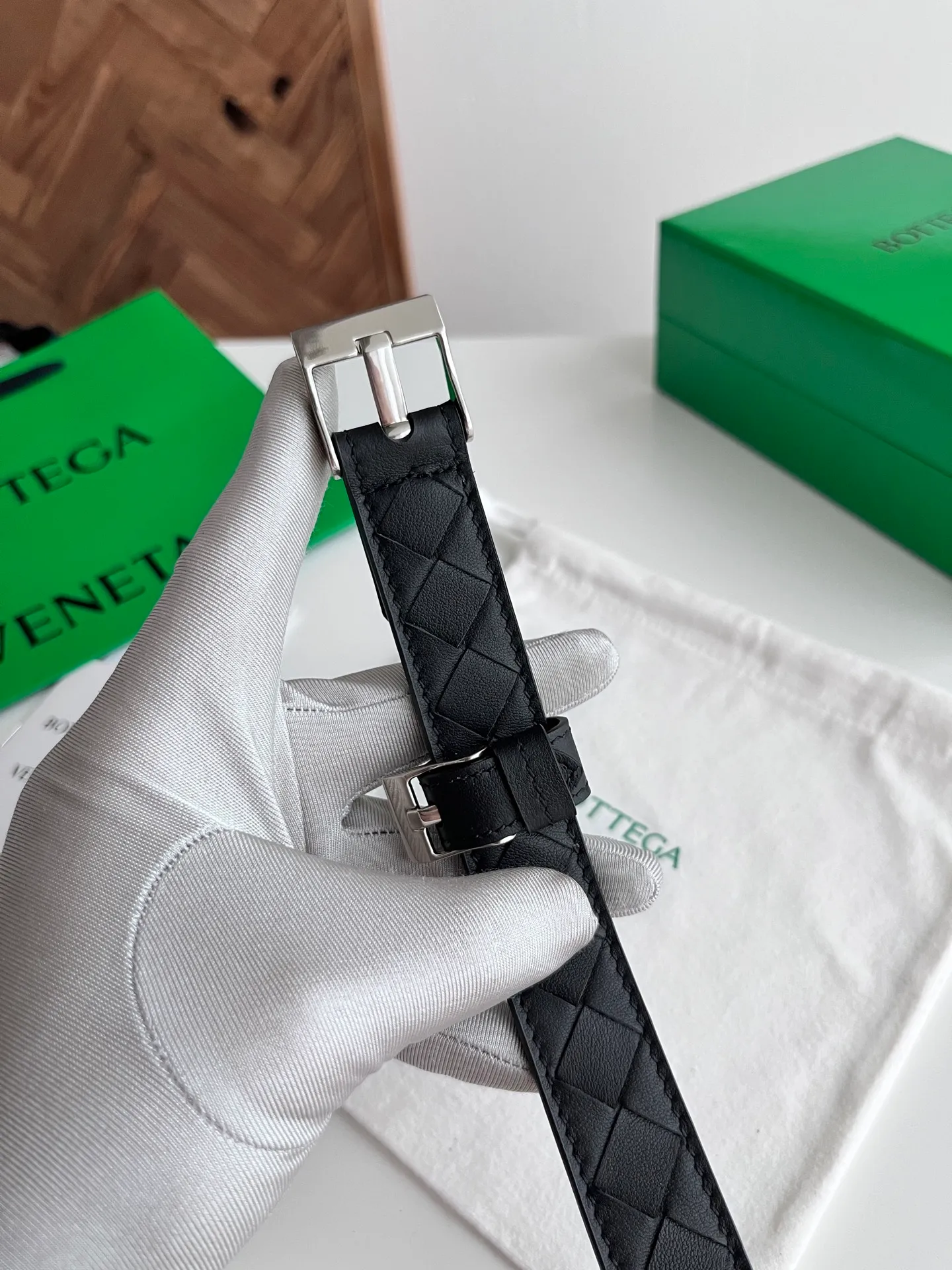 💰520💰Full package💰 💍Purchasing-grade BV 2025 new women's woven belt, pure handmade intreccio small plaid weaving, double-sided Italian calfskin with micro-retro silver buckle design pin buckle, removable leather case also buckle design👍 Width 2.5cm Color: black