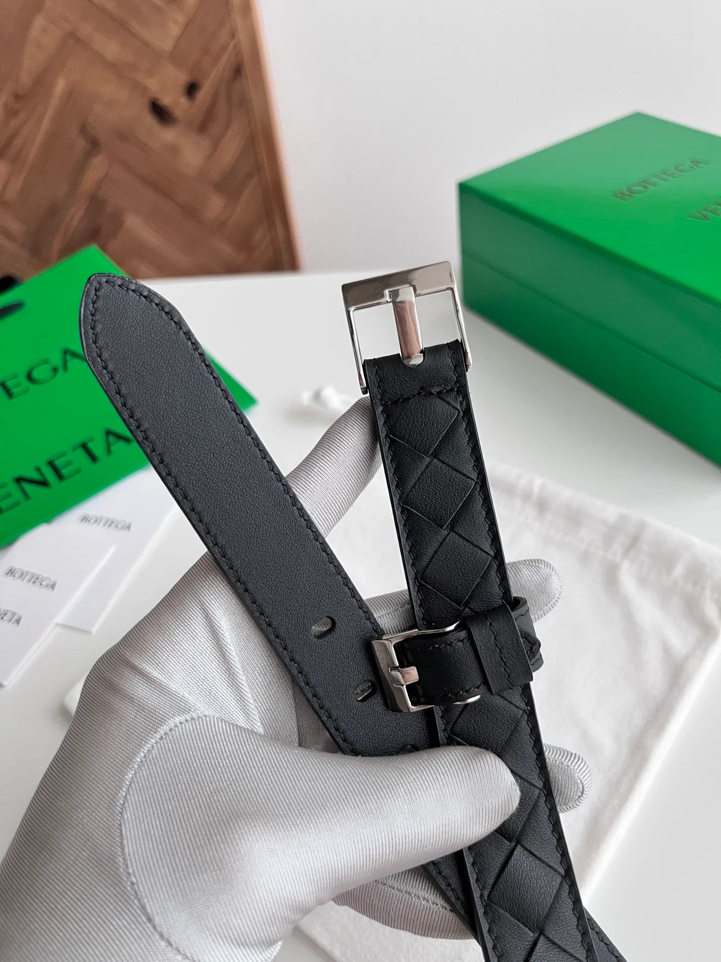 💰520💰Full package💰 💍Purchasing-grade BV 2025 new women's woven belt, pure handmade intreccio small plaid weaving, double-sided Italian calfskin with micro-retro silver buckle design pin buckle, removable leather case also buckle design👍 Width 2.5cm Color: black