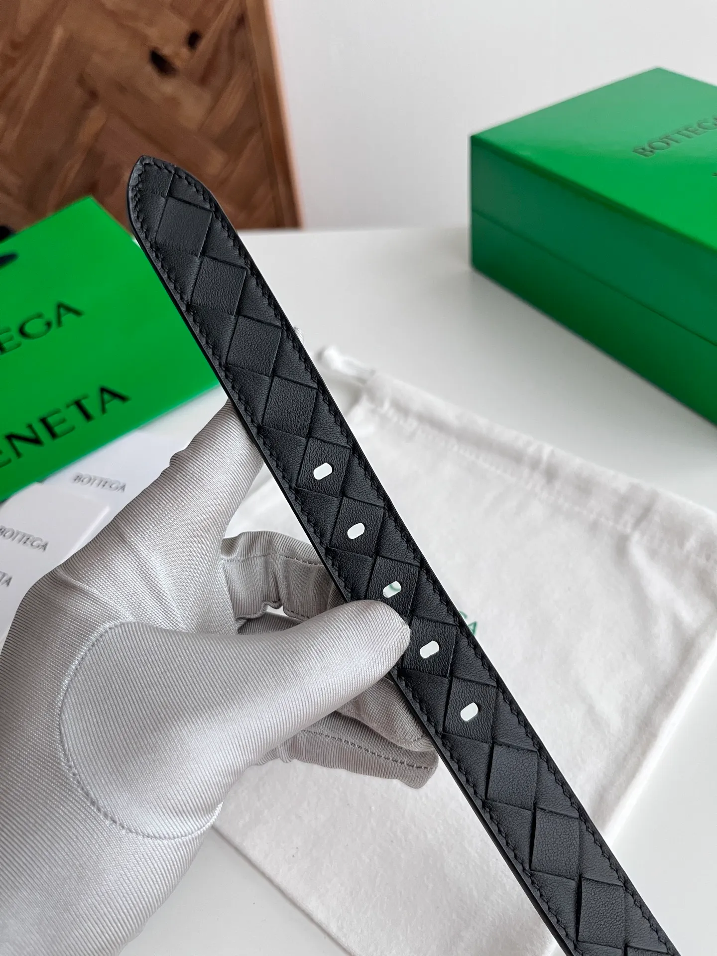💰520💰Full package💰 💍Purchasing-grade BV 2025 new women's woven belt, pure handmade intreccio small plaid weaving, double-sided Italian calfskin with micro-retro silver buckle design pin buckle, removable leather case also buckle design👍 Width 2.5cm Color: black