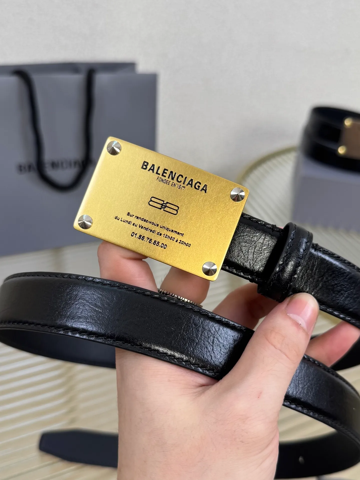 💰440💰Full package💰 💍Purchase level Balenciaga⚡️🌹Balenciaga⚡️🌹Width 2.5cm is a French luxury brand, one of the most influential brands in the fashion industry. The designer originates from: urban fashion trend and unique design style, made of imported calfskin; paired with pure copper retro hardware to make it more attractive. A versatile product worth owning
