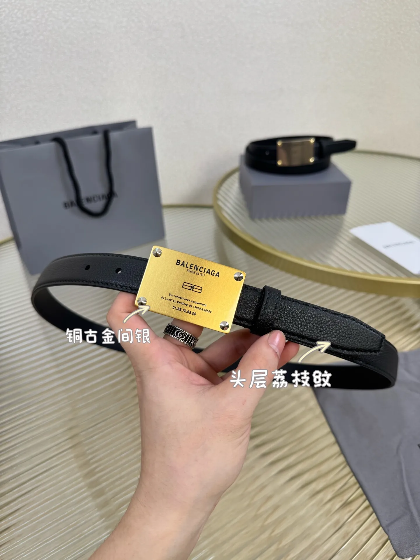 💰440💰Full package💰 💍Purchase level Balenciaga⚡️🌹Balenciaga⚡️🌹Width 2.5cm is a French luxury brand, one of the most influential brands in the fashion industry. The designer originates from: urban fashion trend and unique design style, made of imported calfskin; paired with pure copper retro hardware to make it more attractive. A versatile product worth owning