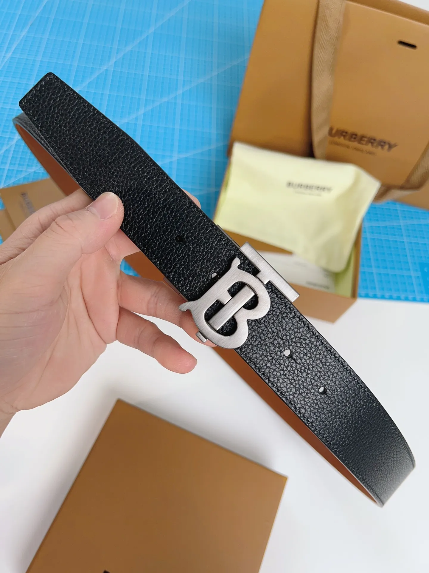 💰460💰Authentic packaging💰 💍Purchase grade "Burberry" Burberry🇬🇧British original leather, black cowhide. There is no doubt about the quality. There is no better, only the best. Size 3.5 cm