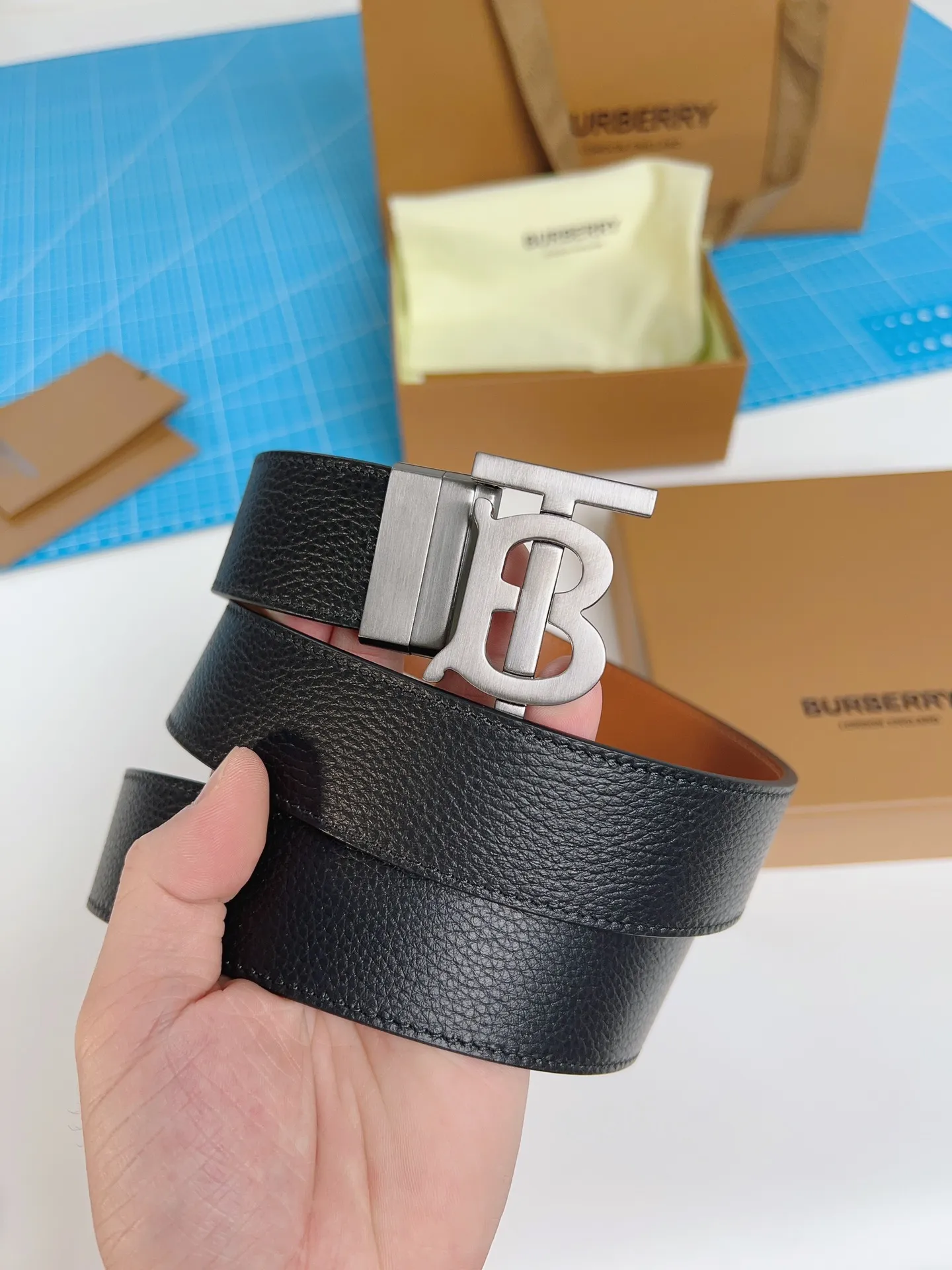 💰460💰Authentic packaging💰 💍Purchase grade "Burberry" Burberry🇬🇧British original leather, black cowhide. There is no doubt about the quality. There is no better, only the best. Size 3.5 cm
