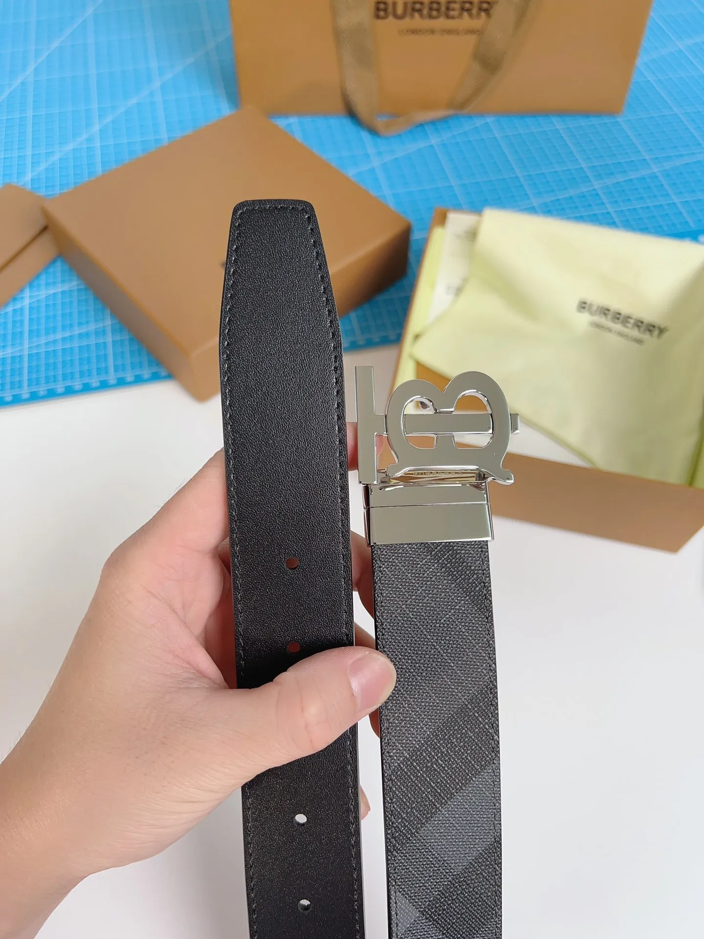 💰460💰Authentic packaging💰 💍Purchase grade "Burberry" Burberry🇬🇧British original leather, black cowhide. There is no doubt about the quality. There is no better, only the best. Size 3.5 cm