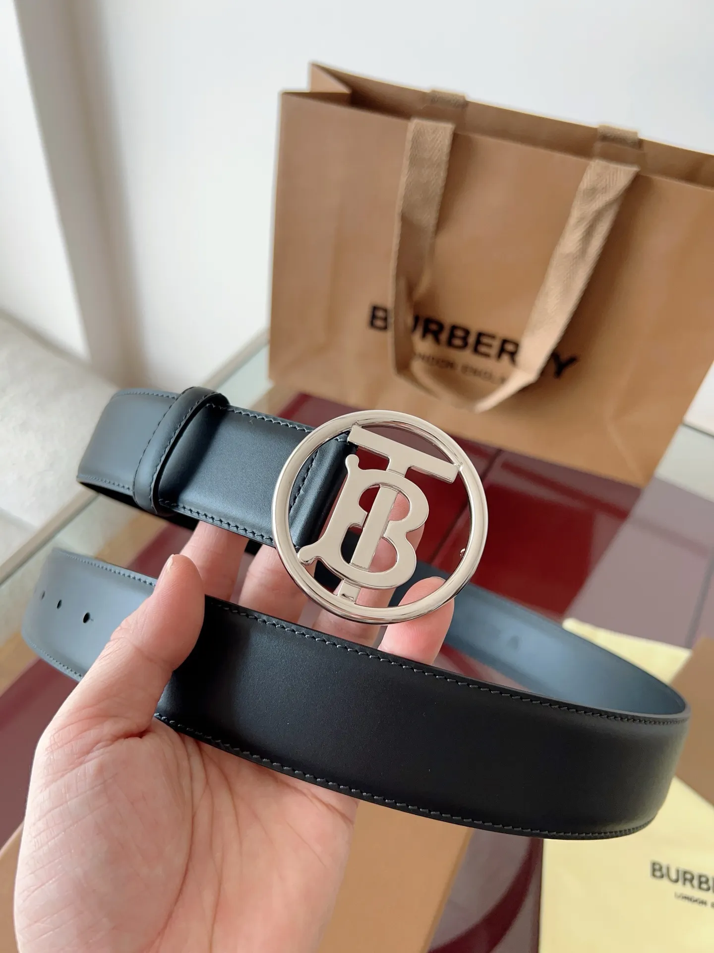 💰520💰Full package💰 💍Purchase grade "Burberry" Burberry🇬🇧British original leather, black full leather/The quality is beyond doubt. There is no better, only the best. Size 4.0cm