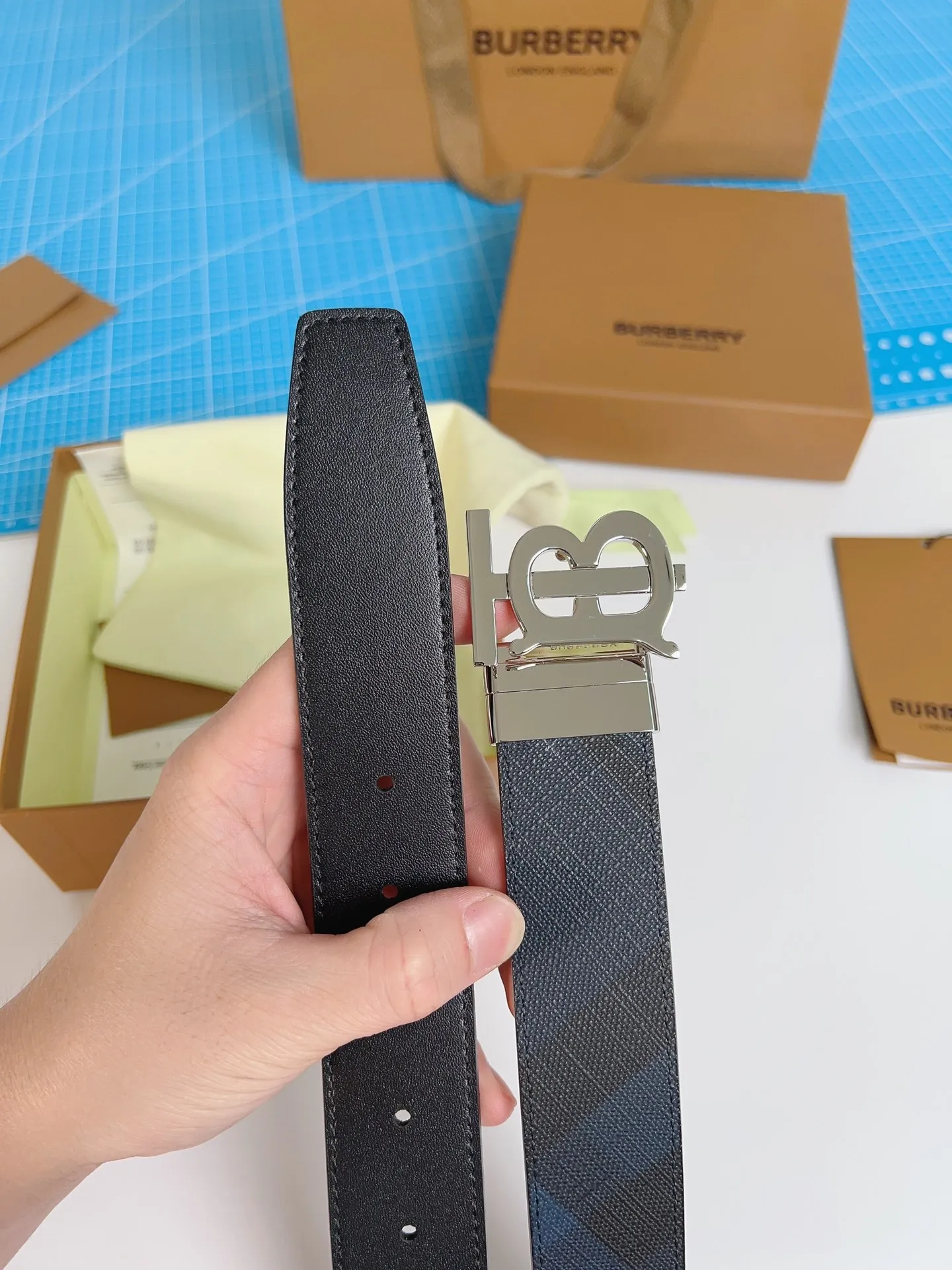 💰460💰Authentic packaging💰 💍Purchase grade "Burberry" Burberry🇬🇧British original leather, black cowhide. There is no doubt about the quality. There is no better, only the best. Size 3.5 cm