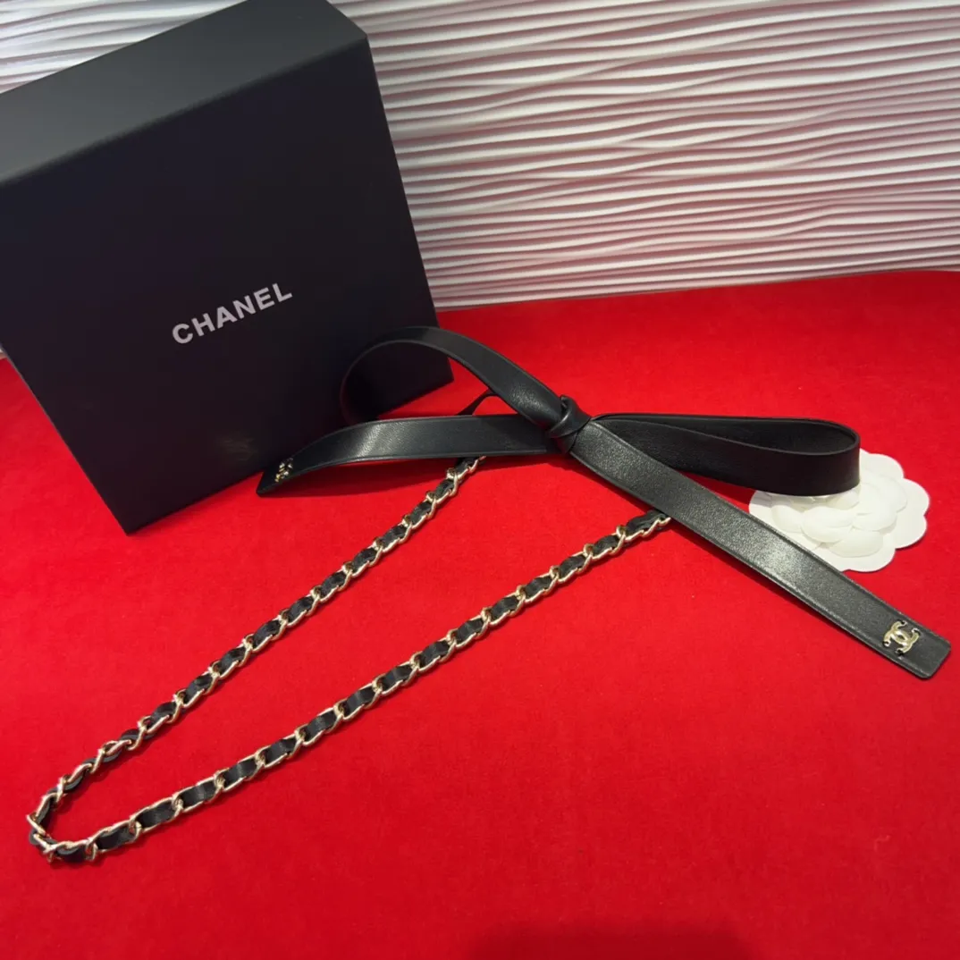 💰460💰Full package💰 💍purchasing grade Chanel lambskin glass pearl and golden metal black with chain *cc letter logo is consistent with the original product. Delicate texture *One size fits all