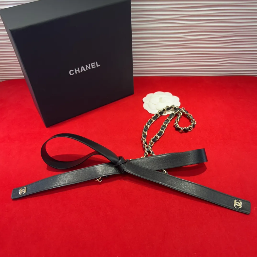 💰460💰Full package💰 💍purchasing grade Chanel lambskin glass pearl and golden metal black with chain *cc letter logo is consistent with the original product. Delicate texture *One size fits all