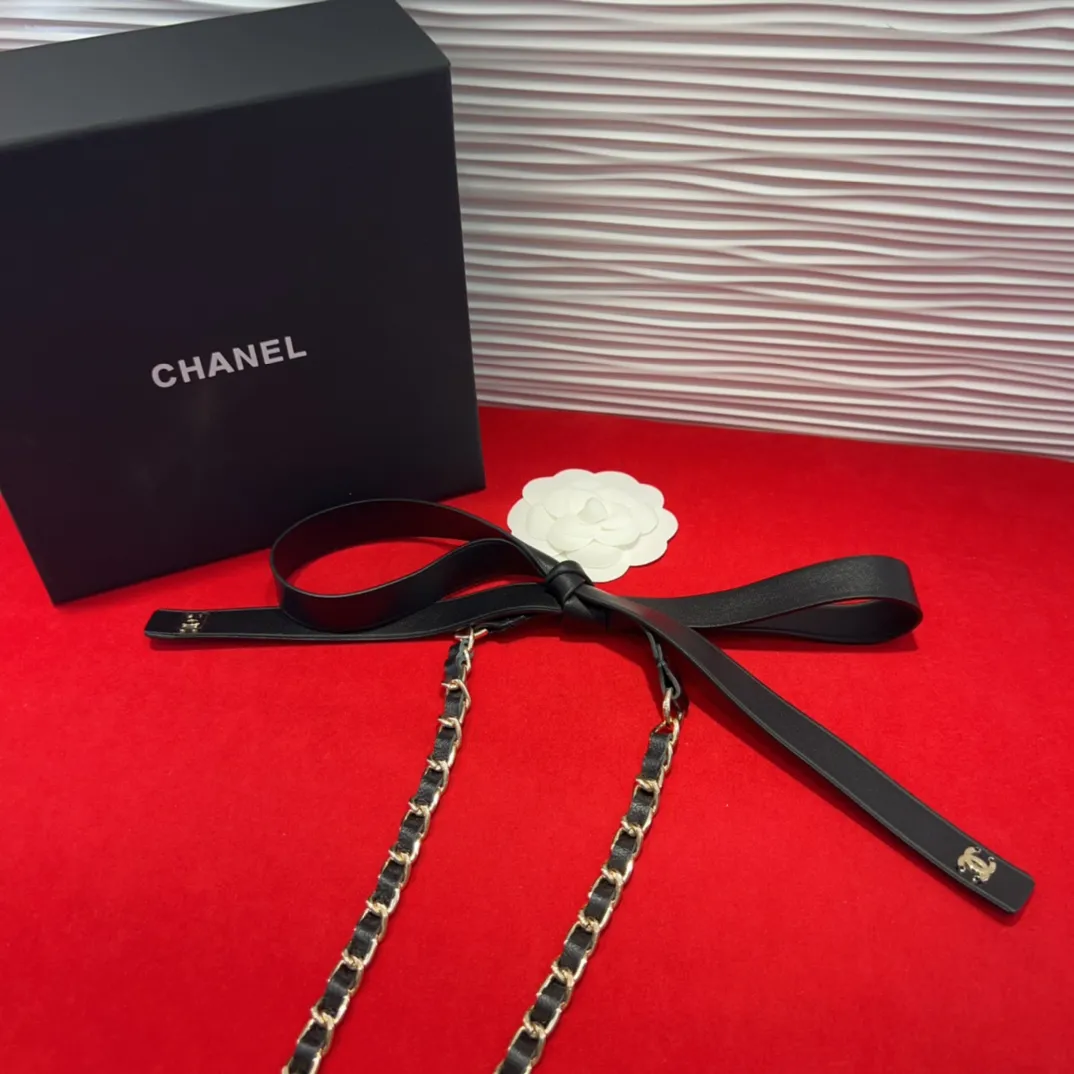 💰460💰Full package💰 💍purchasing grade Chanel lambskin glass pearl and golden metal black with chain *cc letter logo is consistent with the original product. Delicate texture *One size fits all