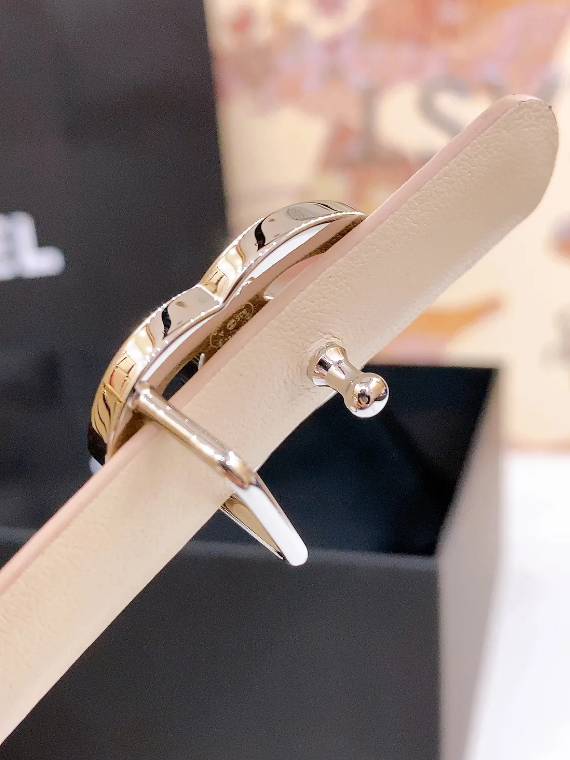💰440💰Full package💰 💍Purchase level Chanel⚡️🌹Classic double C belt Classic double C belt, braided hardware and calfskin belt body⚡️🌹Perfect texture, simply the finishing touch in spring, belt diameter and width 1.5cm⚡️🌹