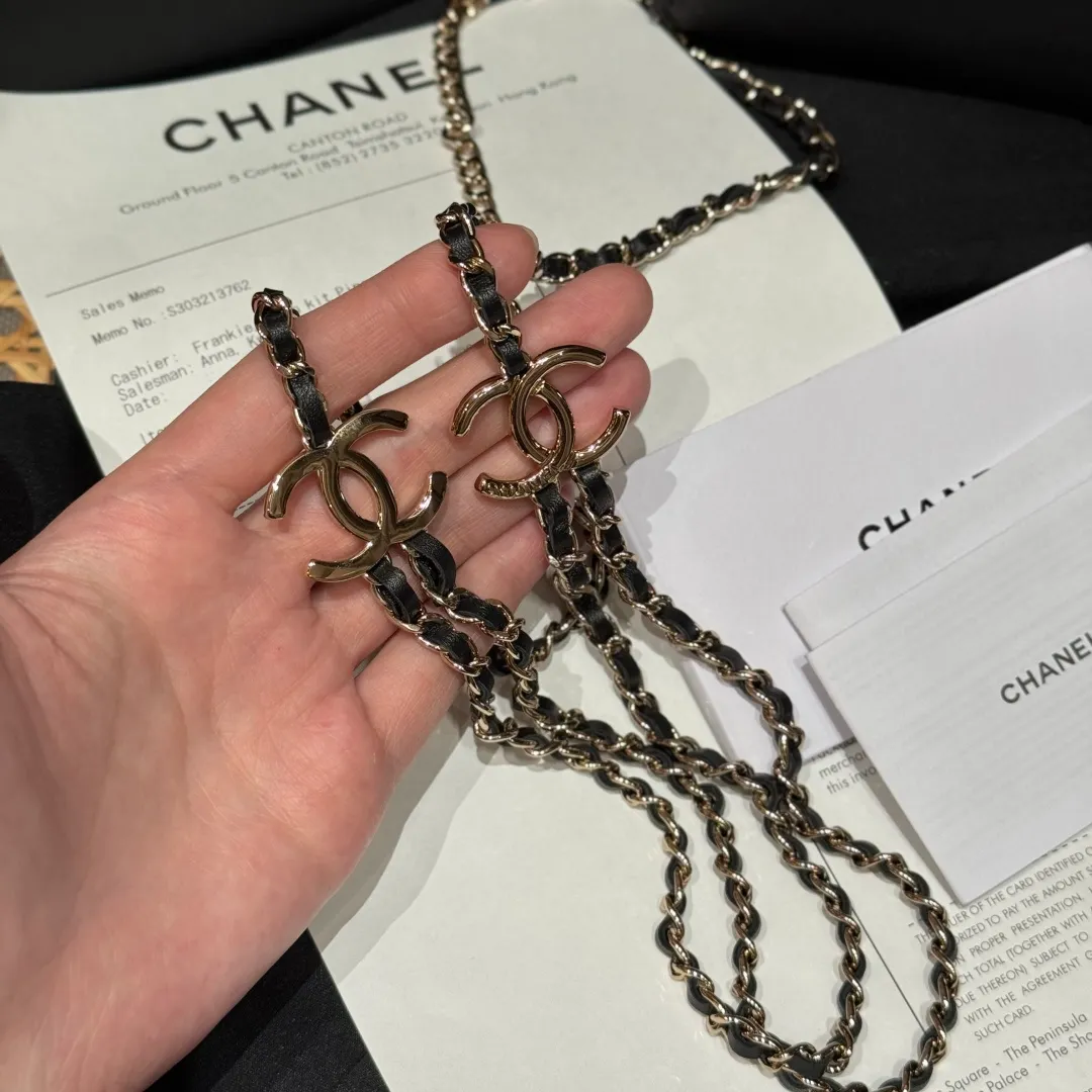 💰520💰Full package💰 💍Purchasing-grade Chanel women's waist chain, classic leather chain⛓️, letter chain belt, as a decorative belt, using the most classic logo and letter design, using leather design, very versatile with jeans and dresses.