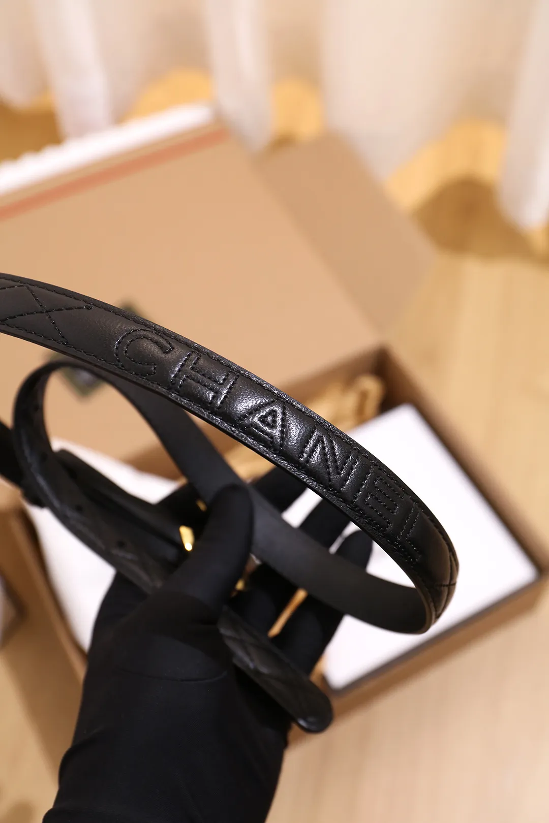💰460💰Full package💰 💍Purchase grade Chanel Width 2.0cm Double-sided first-layer calfskin, fine workmanship, soft and full leather. Discount: A variety of styles can be matched. Size: 90-110cm. Packaging: full set of packaging.
