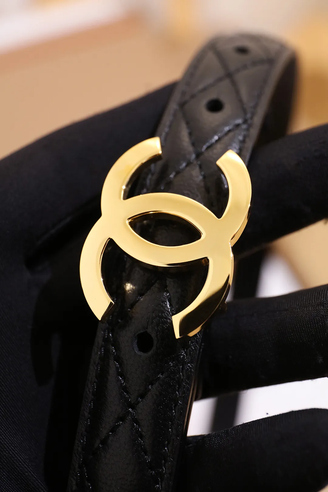 💰460💰Full package💰 💍Purchase grade Chanel Width 2.0cm Double-sided first-layer calfskin, fine workmanship, soft and full leather. Discount: A variety of styles can be matched. Size: 90-110cm. Packaging: full set of packaging.