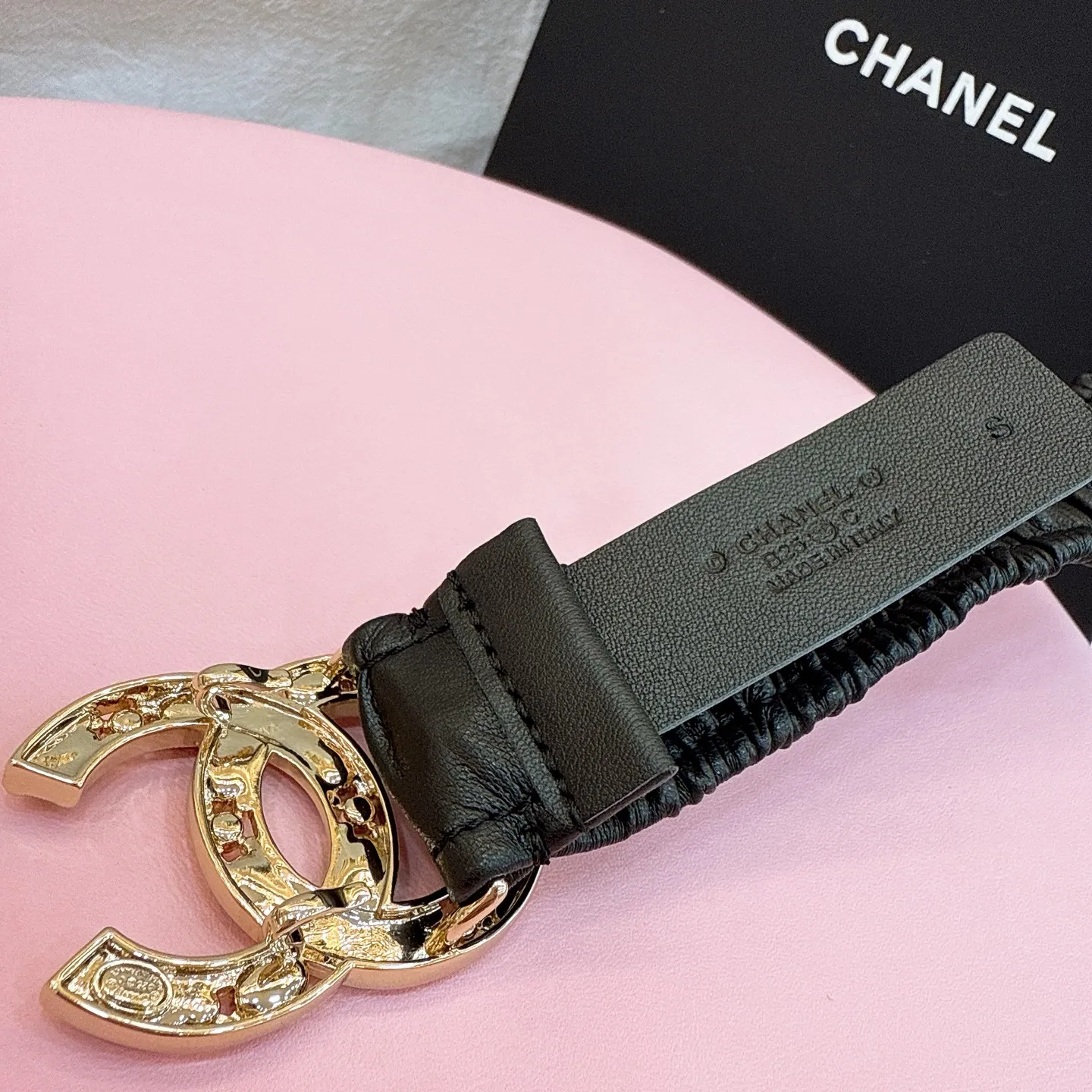 💰440💰Full package💰 💍Purchasing level Chanel⚡️🌹cc color cat stone rhinestone resin brass logo buckle calfskin silver metal and gold metal 3.0cm high quality elastic versatile elegant code number including buckle S=65cm total length (available 75, 80, 85) M=70cm L =75cm XL=80cm, one size can be used in 3 to 4 sizes!